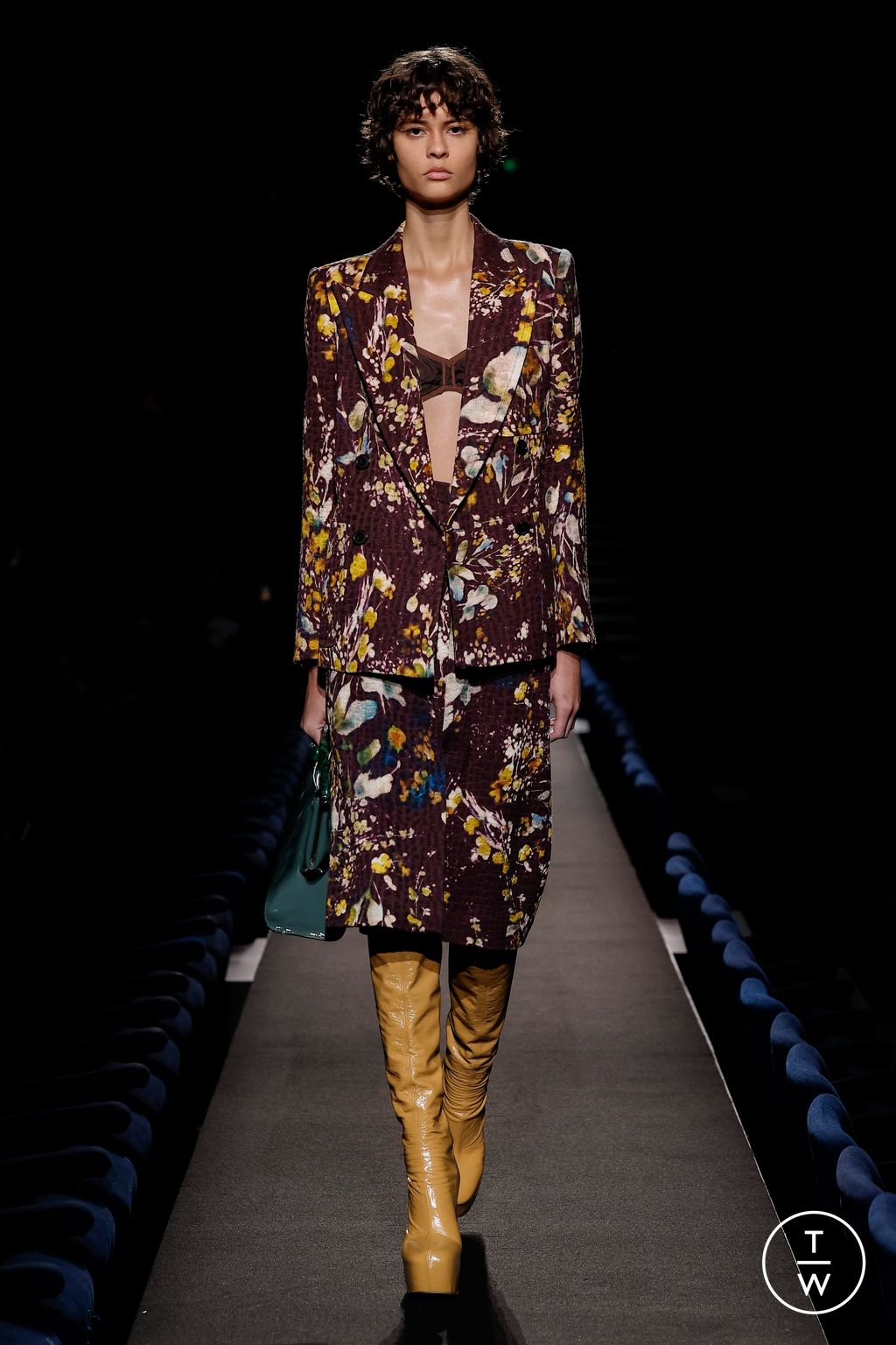 Fashion Week Paris Fall/Winter 2023 look 35 from the Dries Van Noten collection 女装
