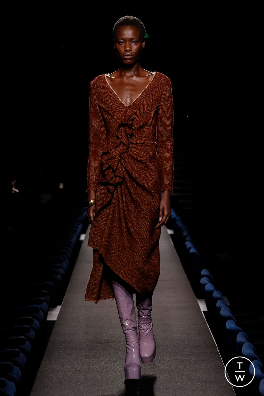 Fashion Week Paris Fall/Winter 2023 look 36 from the Dries Van Noten collection 女装
