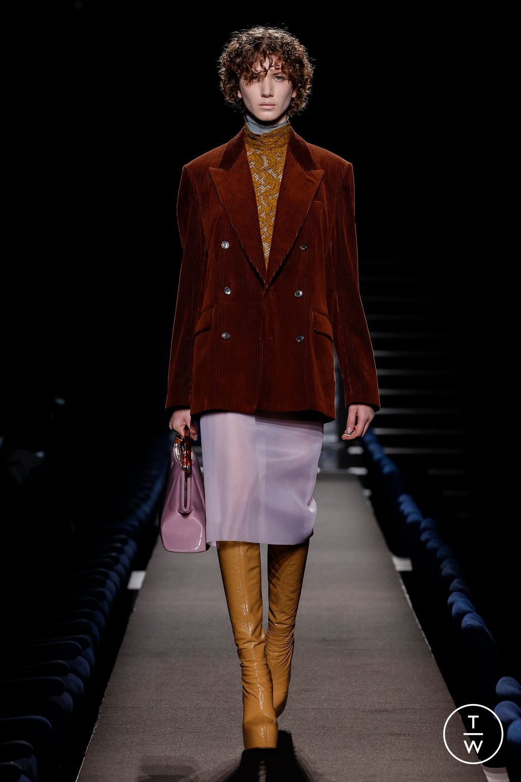 Fashion Week Paris Fall/Winter 2023 look 38 from the Dries Van Noten collection 女装