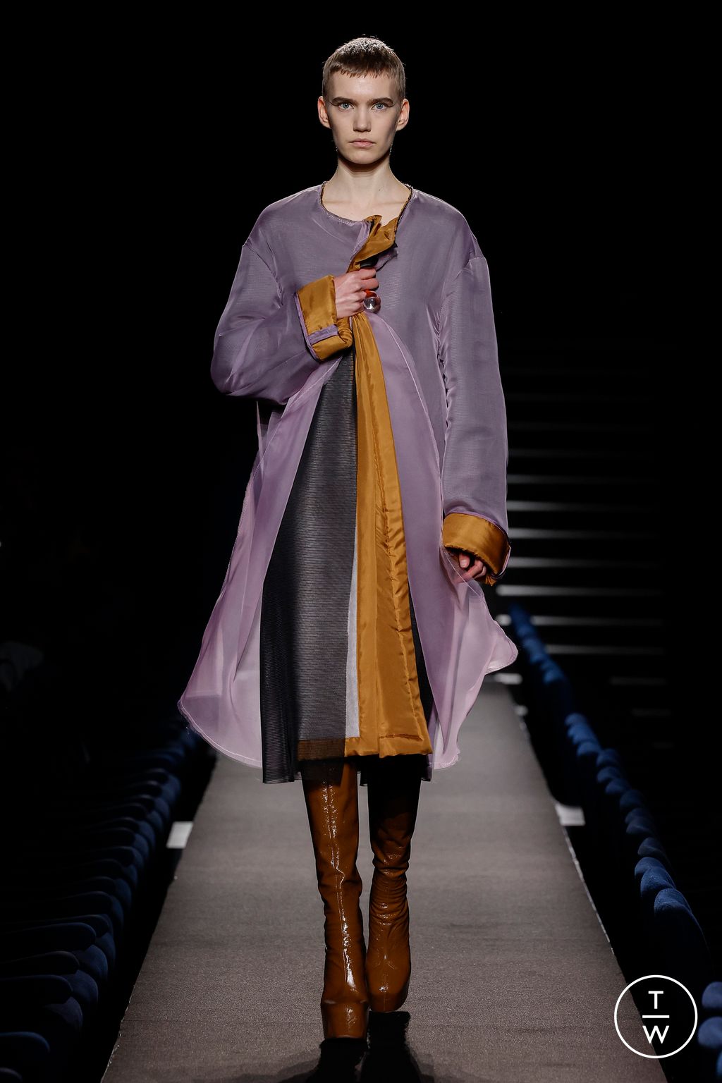 Fashion Week Paris Fall/Winter 2023 look 39 from the Dries Van Noten collection 女装