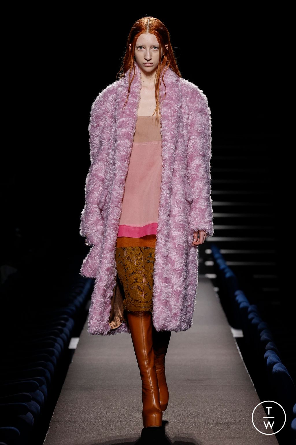 Fashion Week Paris Fall/Winter 2023 look 40 from the Dries Van Noten collection 女装