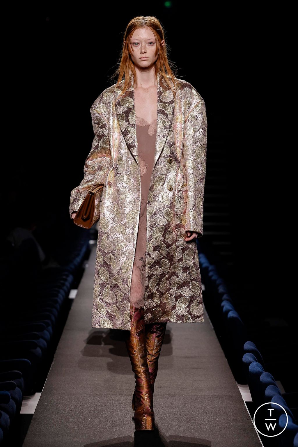 Fashion Week Paris Fall/Winter 2023 look 44 from the Dries Van Noten collection 女装
