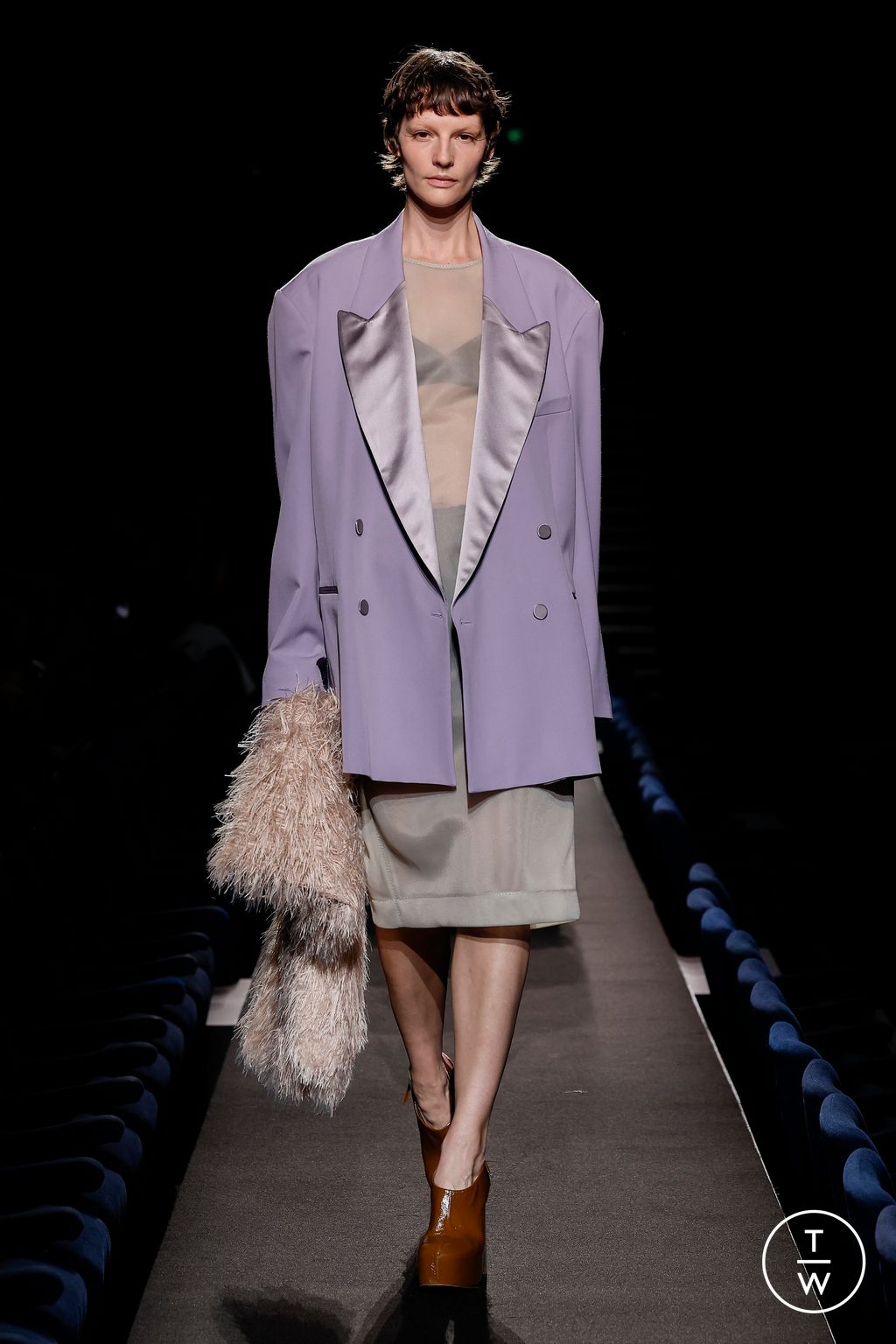 Fashion Week Paris Fall/Winter 2023 look 47 from the Dries Van Noten collection 女装