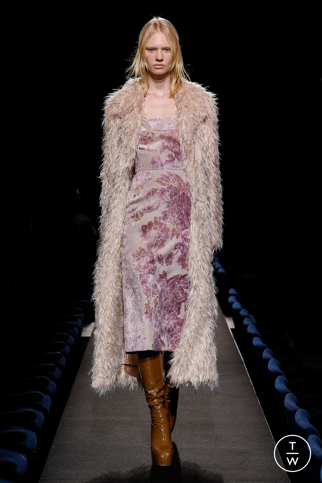 Fashion Week Paris Fall/Winter 2023 look 48 from the Dries Van Noten collection womenswear