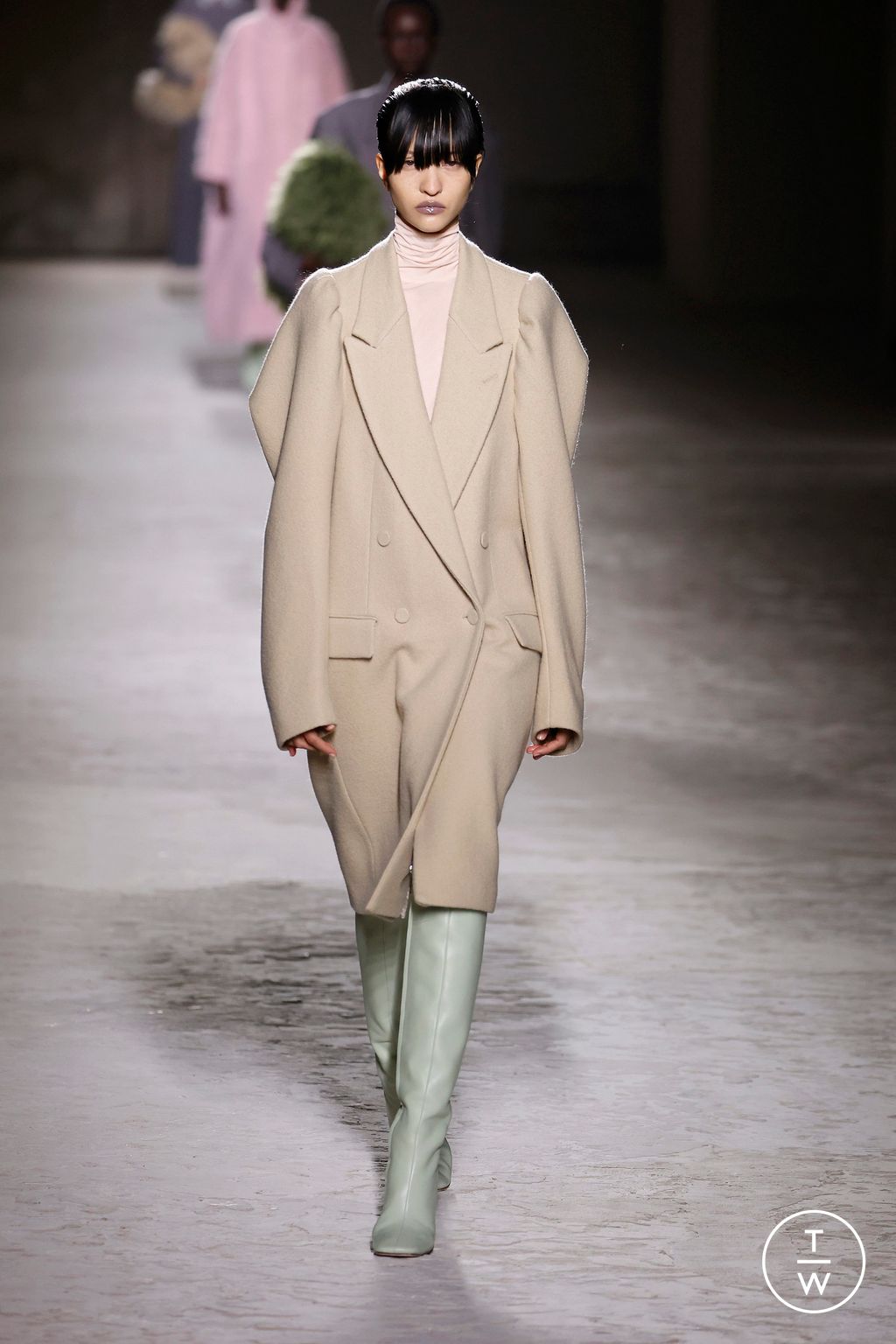 Fashion Week Paris Fall/Winter 2024 look 6 from the Dries Van Noten collection 女装