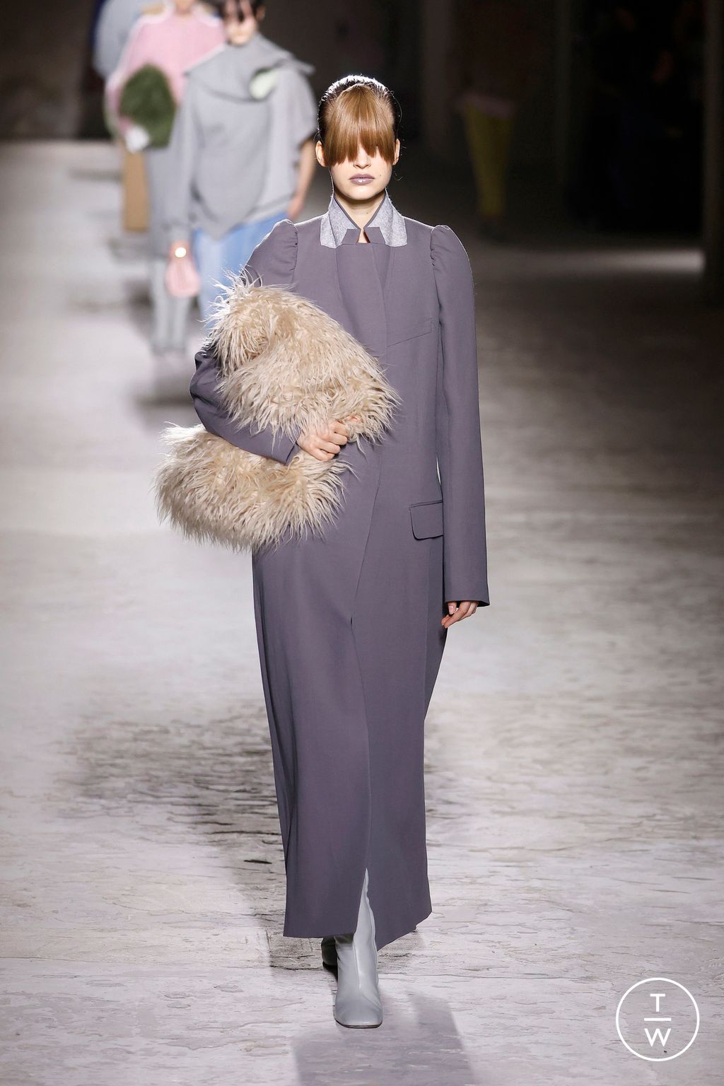 Fashion Week Paris Fall/Winter 2024 look 9 from the Dries Van Noten collection 女装