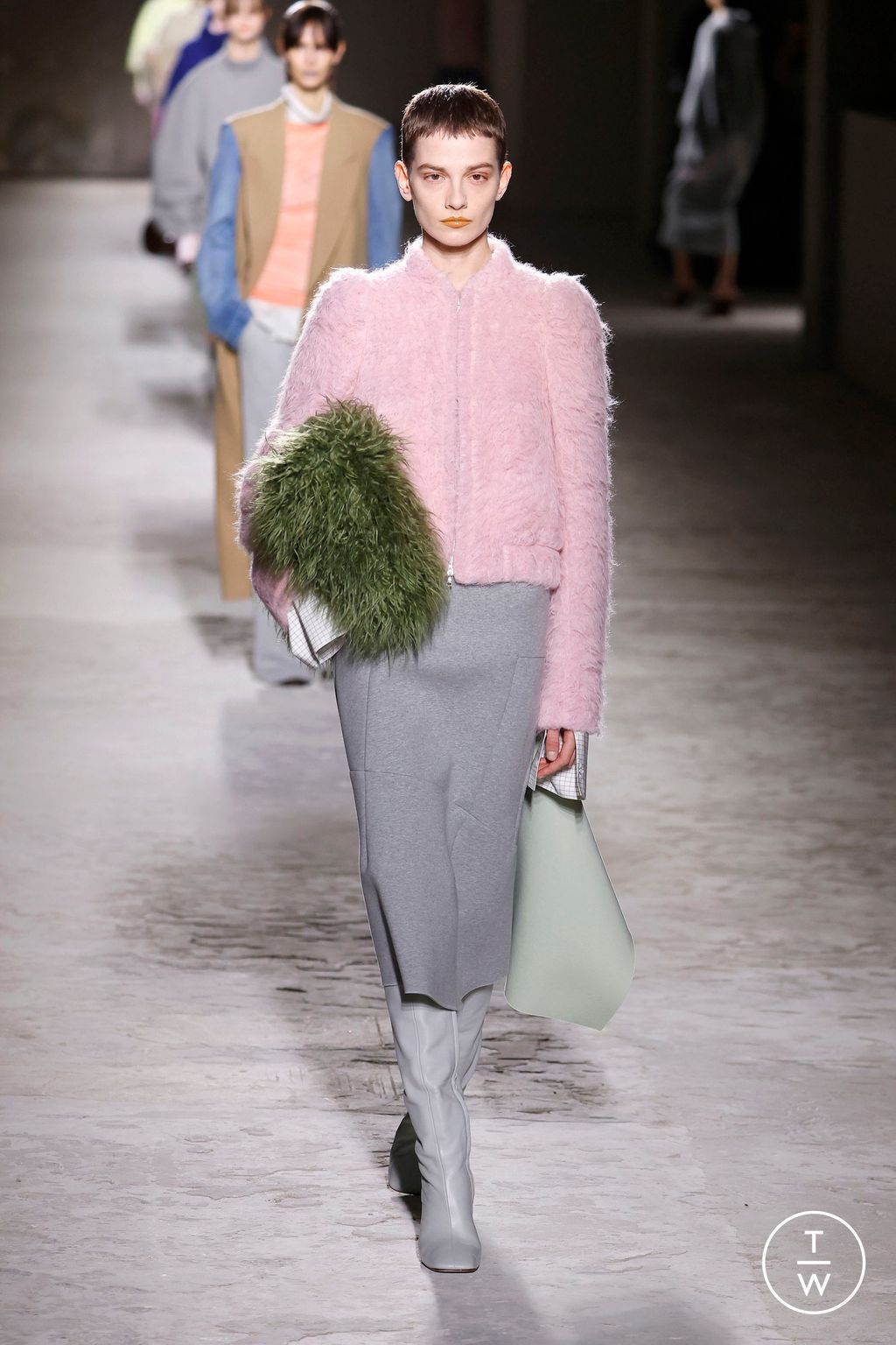 Fashion Week Paris Fall/Winter 2024 look 11 from the Dries Van Noten collection womenswear