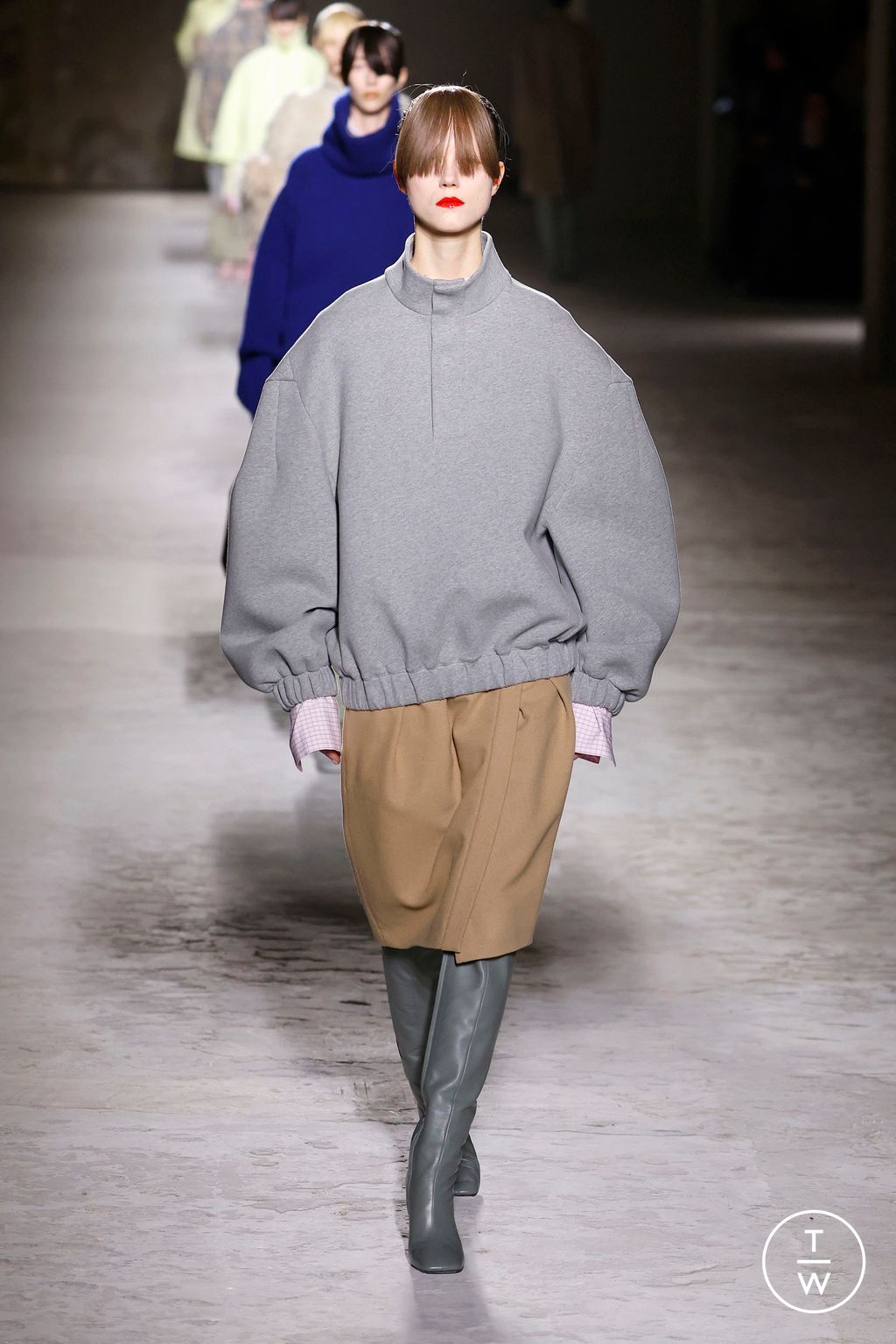 Fashion Week Paris Fall/Winter 2024 look 13 from the Dries Van Noten collection womenswear
