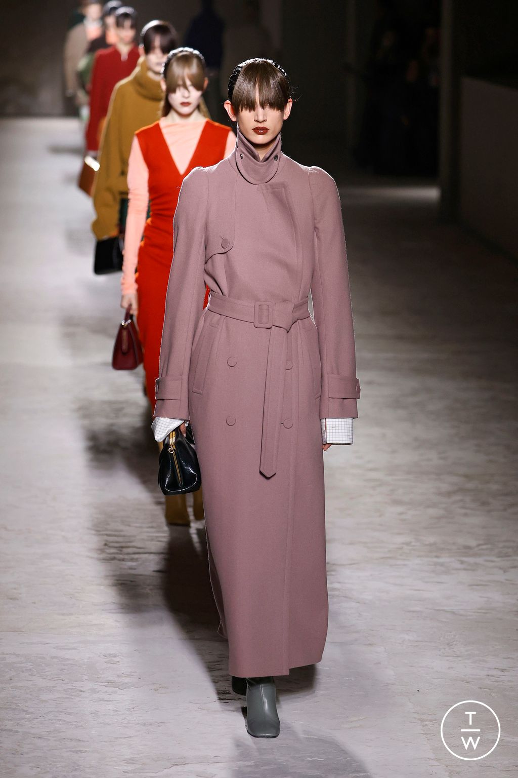 Fashion Week Paris Fall/Winter 2024 look 23 from the Dries Van Noten collection 女装