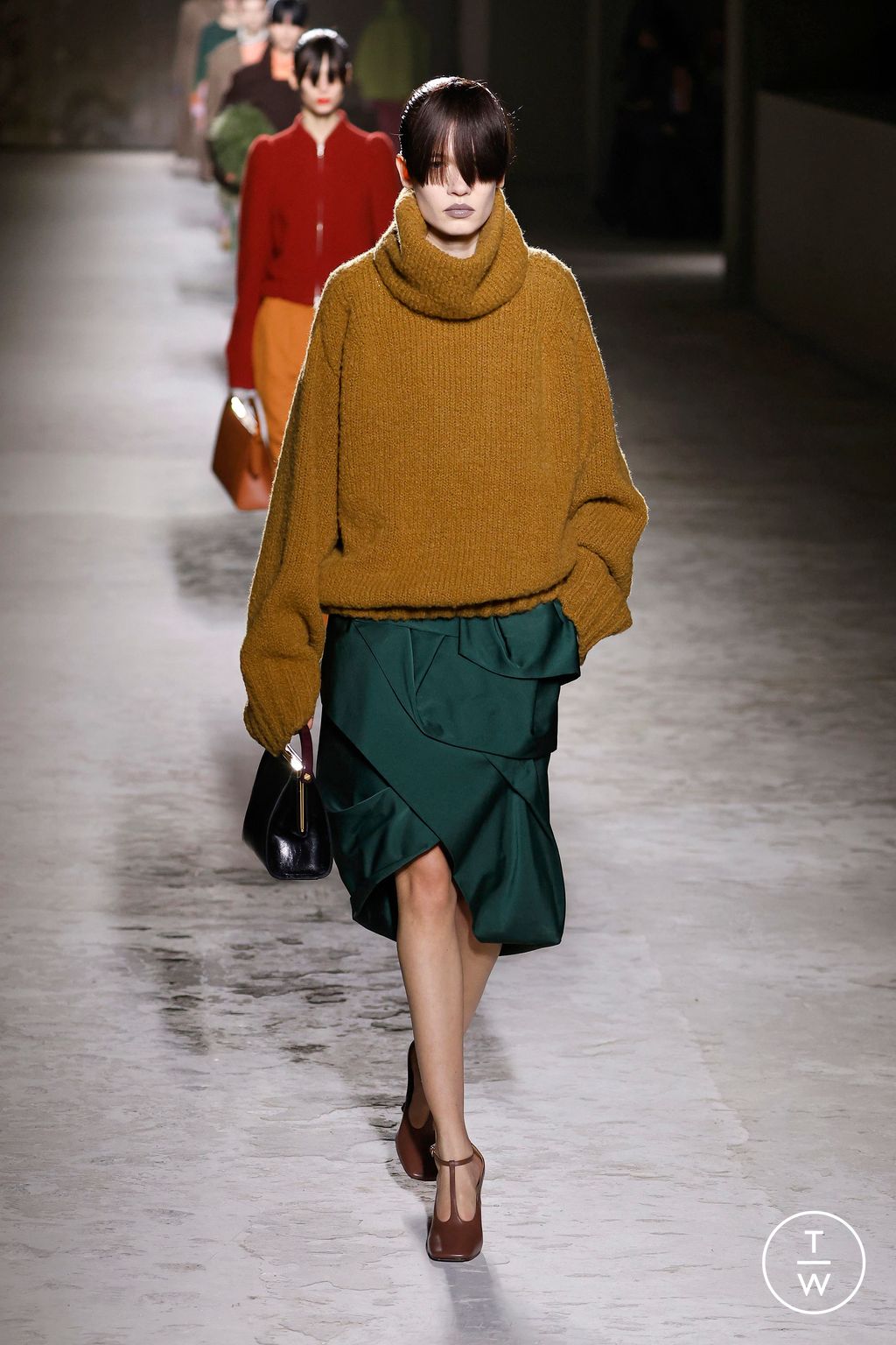 Fashion Week Paris Fall/Winter 2024 look 25 from the Dries Van Noten collection 女装