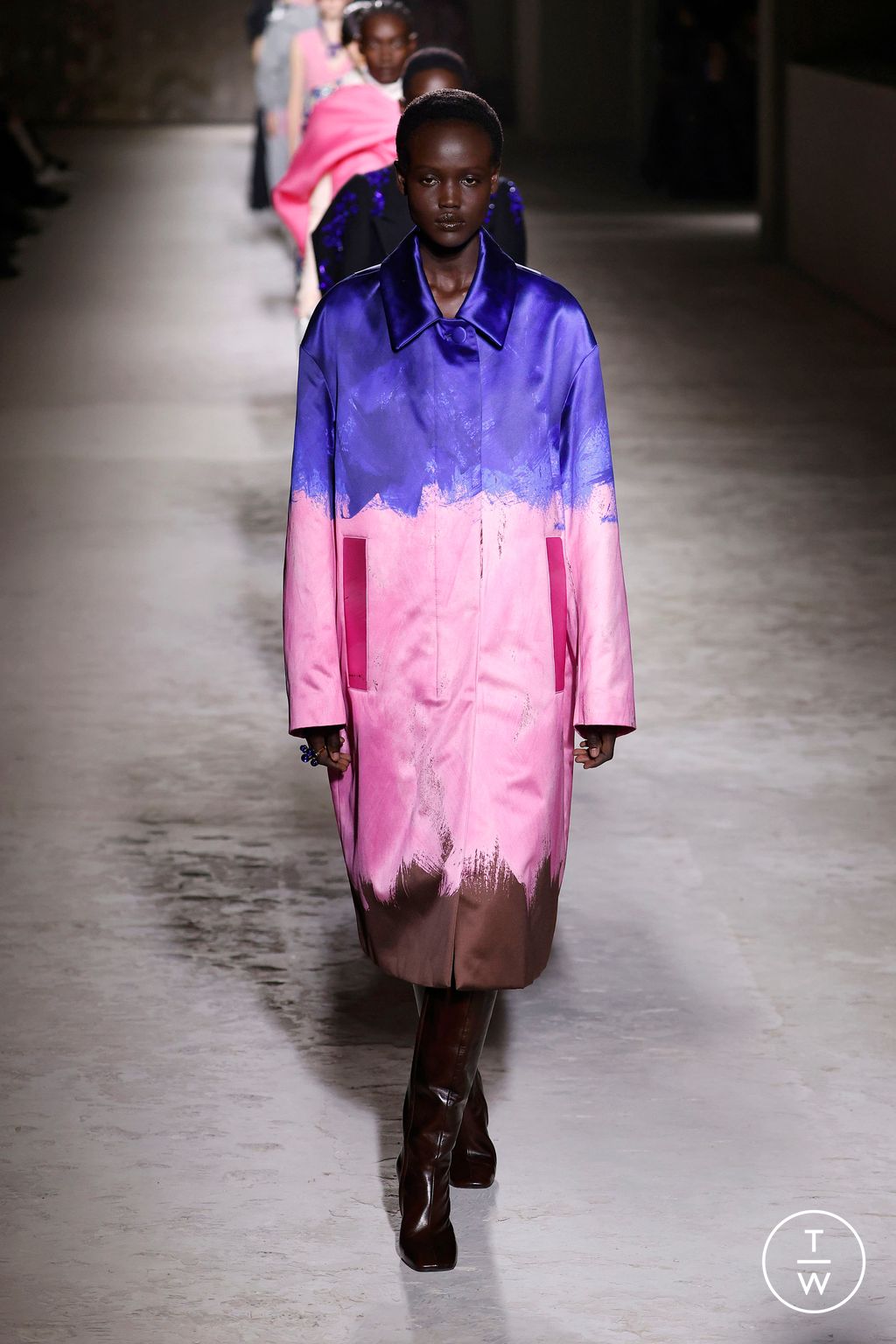 Fashion Week Paris Fall/Winter 2024 look 45 from the Dries Van Noten collection 女装