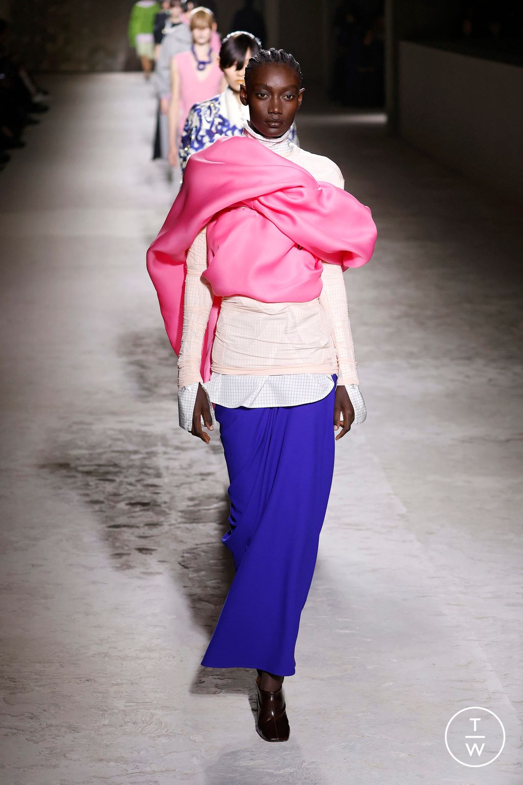 Fashion Week Paris Fall/Winter 2024 look 47 from the Dries Van Noten collection 女装