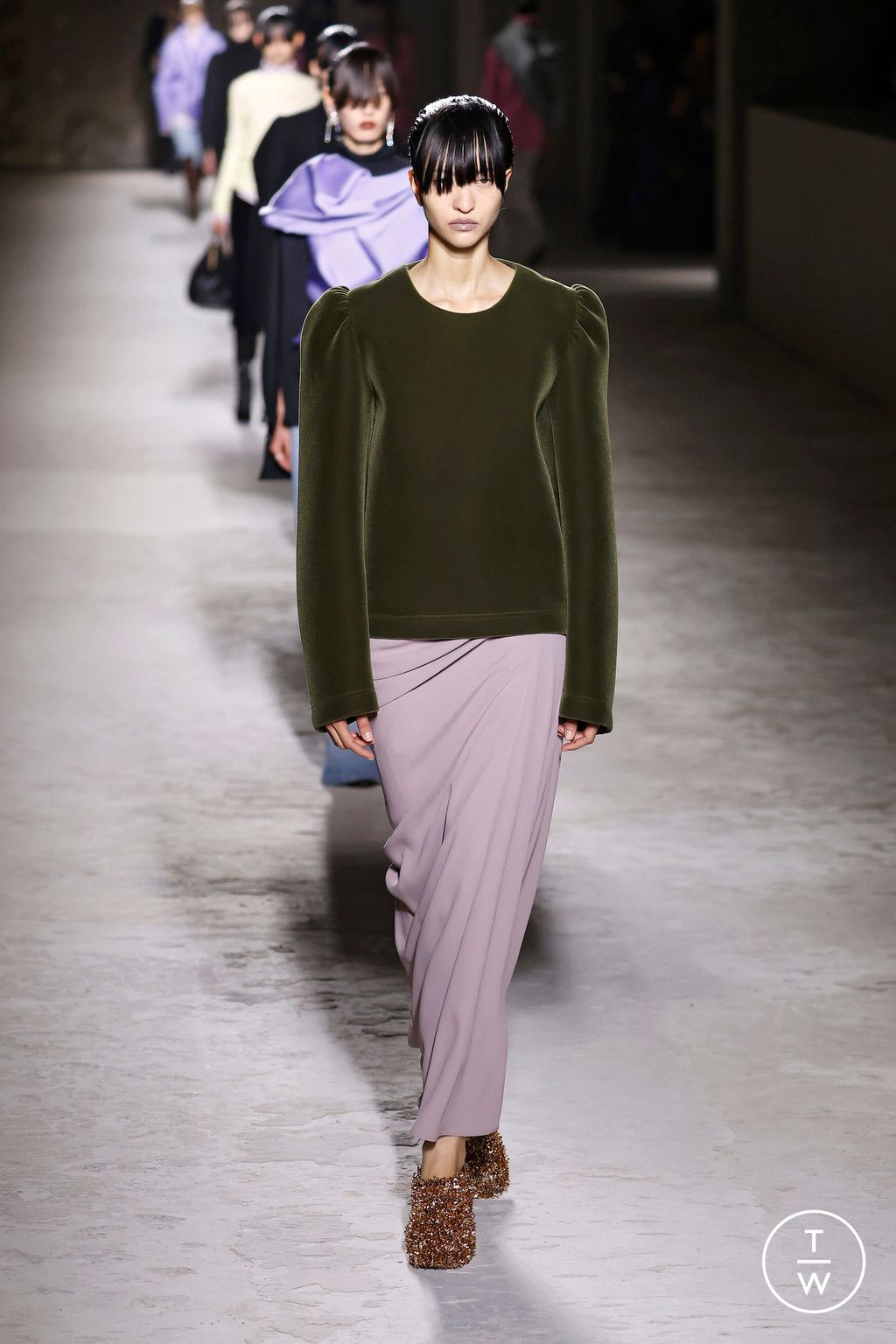 Fashion Week Paris Fall/Winter 2024 look 60 from the Dries Van Noten collection womenswear