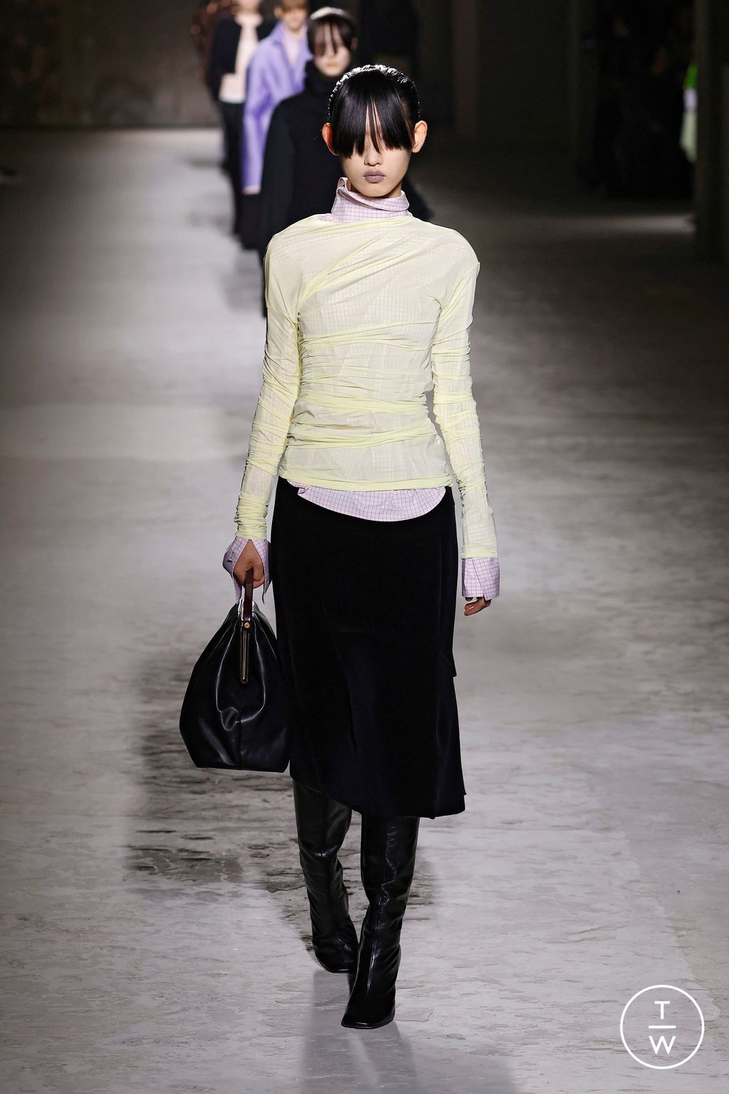 Fashion Week Paris Fall/Winter 2024 look 63 from the Dries Van Noten collection 女装