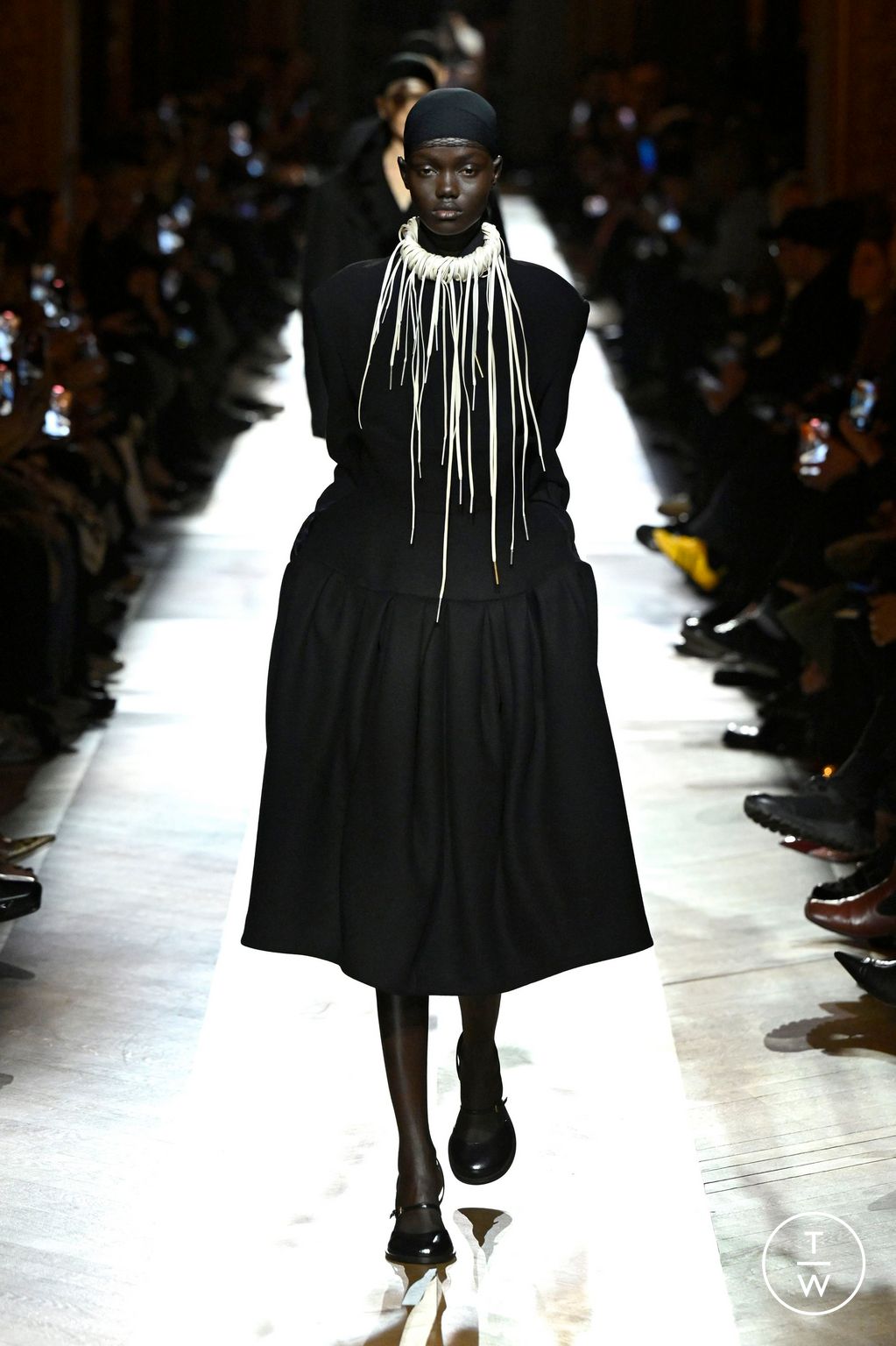 Fashion Week Paris Fall/Winter 2025 look 3 from the Dries Van Noten collection womenswear