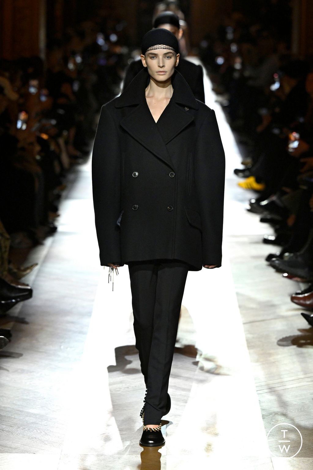 Fashion Week Paris Fall/Winter 2025 look 4 from the Dries Van Noten collection womenswear
