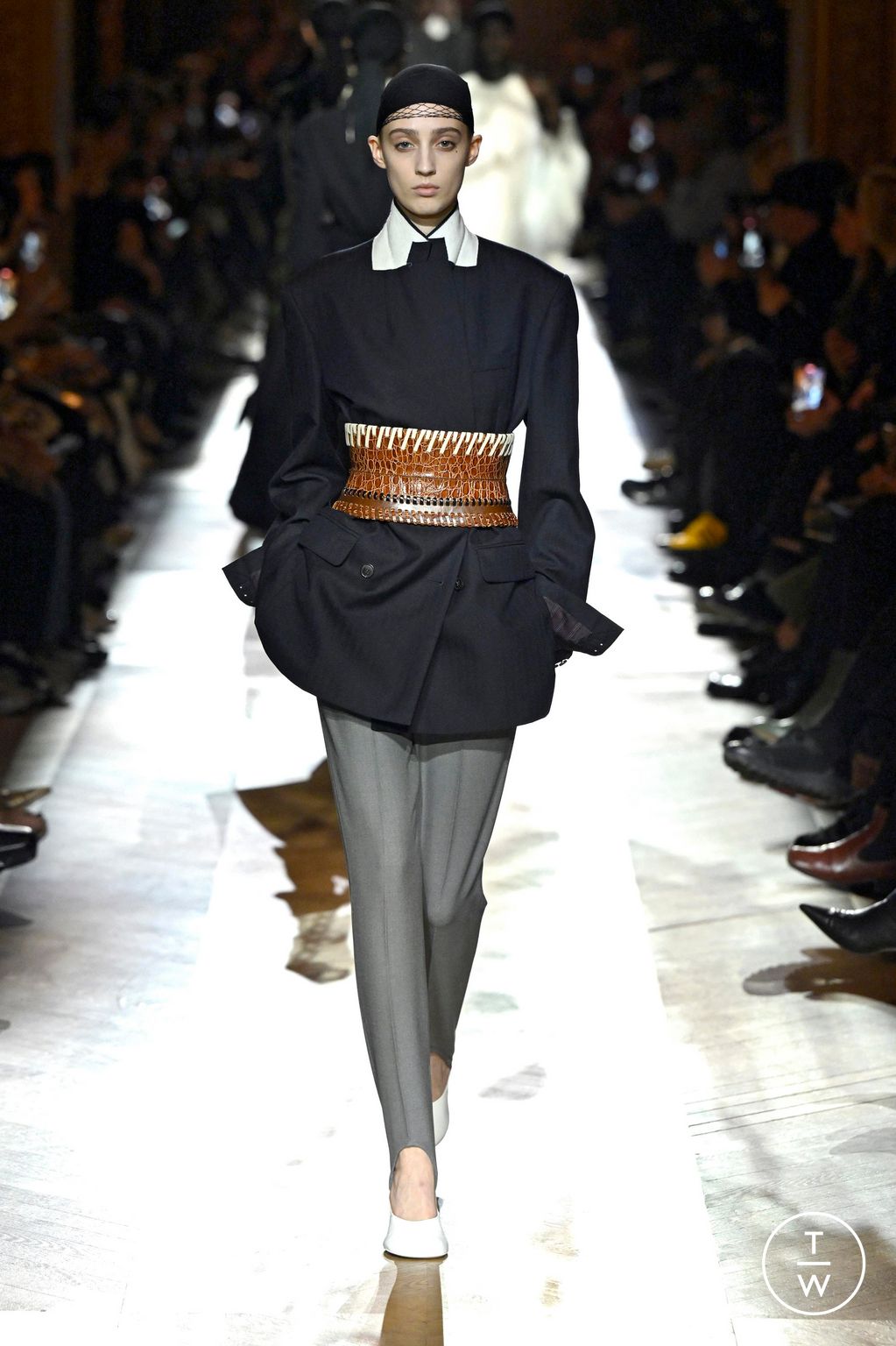 Fashion Week Paris Fall/Winter 2025 look 10 from the Dries Van Noten collection womenswear