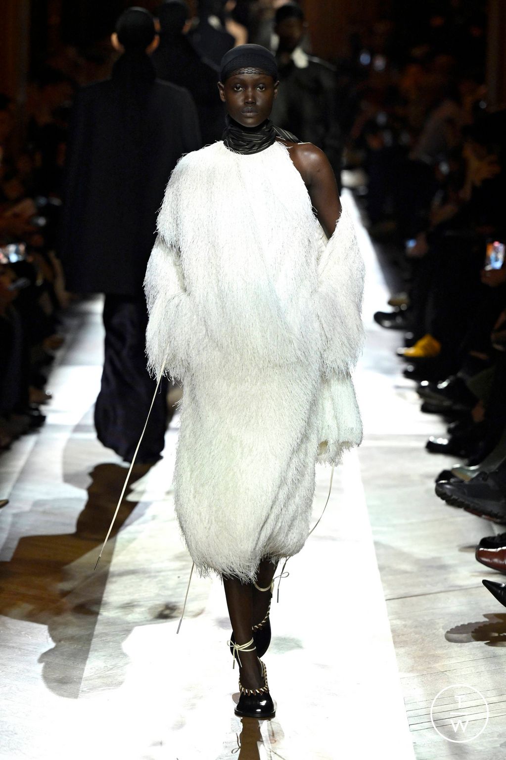 Fashion Week Paris Fall/Winter 2025 look 11 from the Dries Van Noten collection womenswear