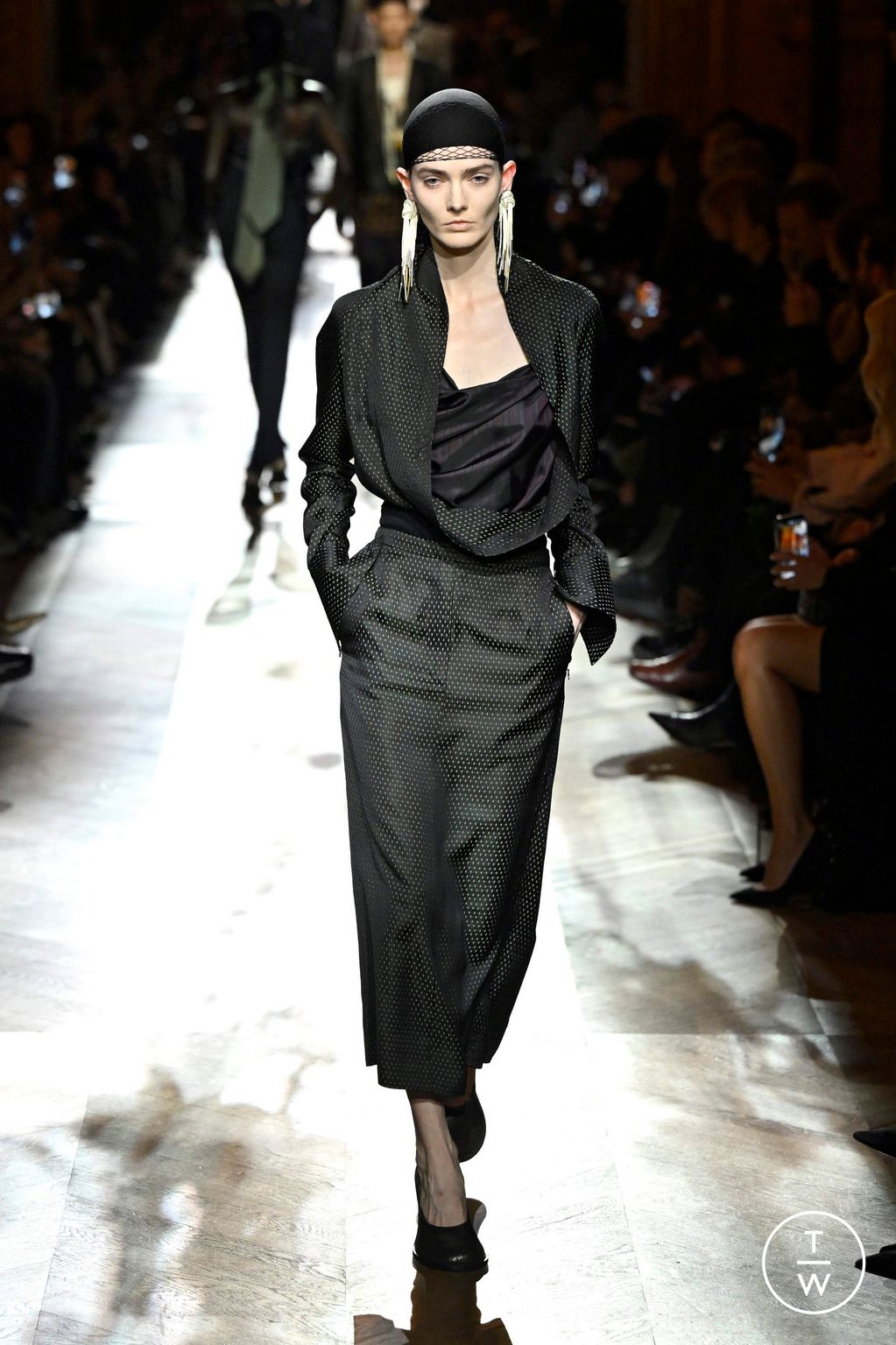 Fashion Week Paris Fall/Winter 2025 look 13 from the Dries Van Noten collection womenswear