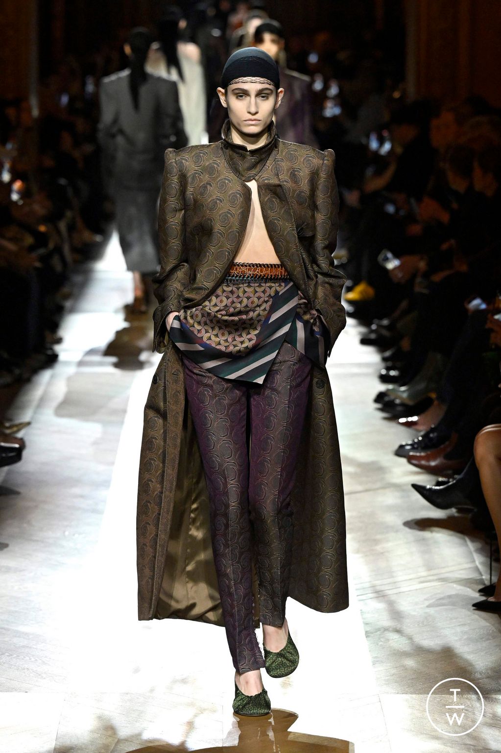 Fashion Week Paris Fall/Winter 2025 look 15 from the Dries Van Noten collection womenswear