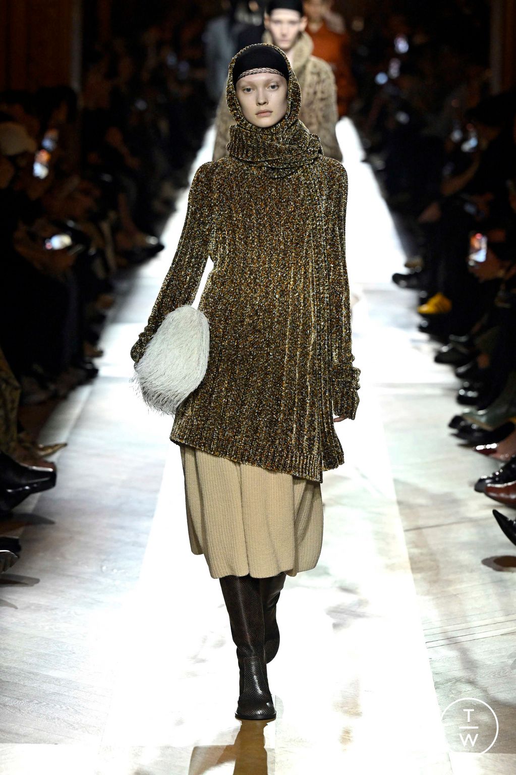 Fashion Week Paris Fall/Winter 2025 look 17 from the Dries Van Noten collection womenswear