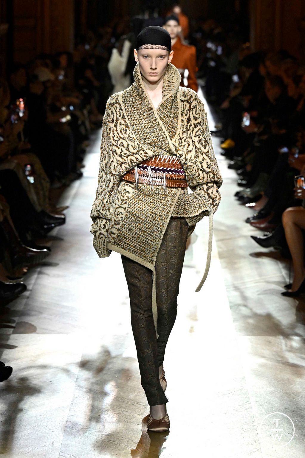 Fashion Week Paris Fall/Winter 2025 look 18 from the Dries Van Noten collection womenswear