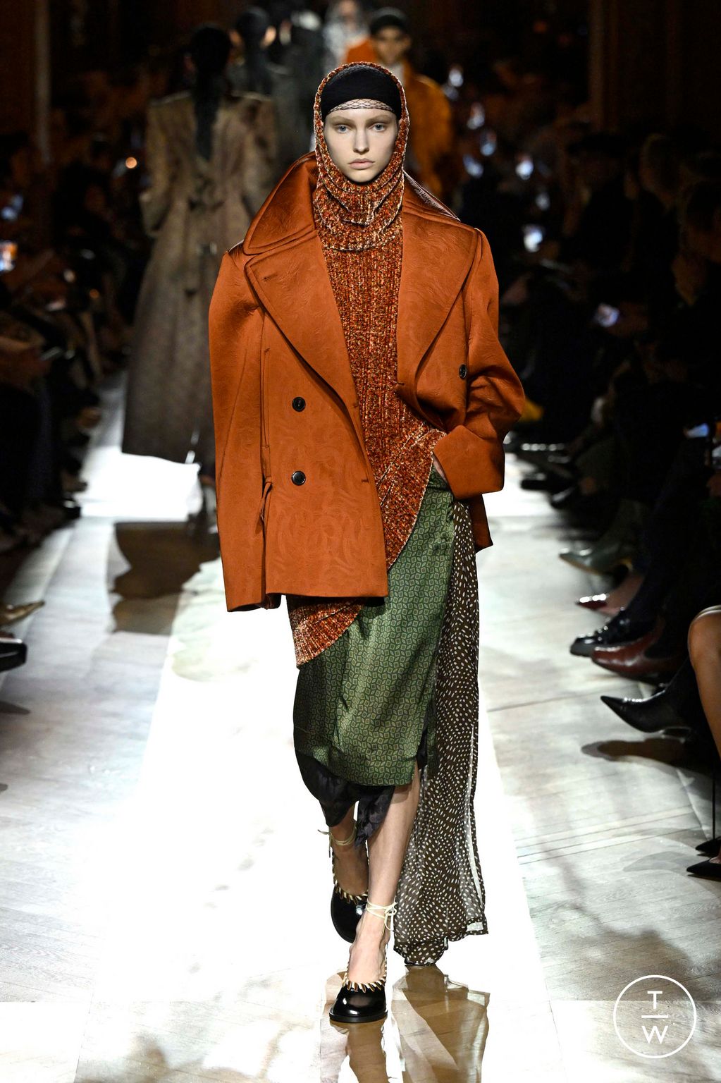 Fashion Week Paris Fall/Winter 2025 look 21 from the Dries Van Noten collection womenswear