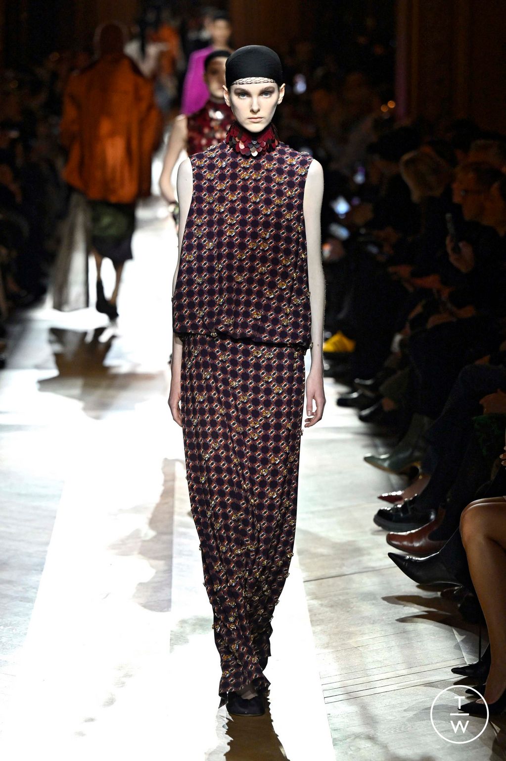 Fashion Week Paris Fall/Winter 2025 look 27 from the Dries Van Noten collection womenswear
