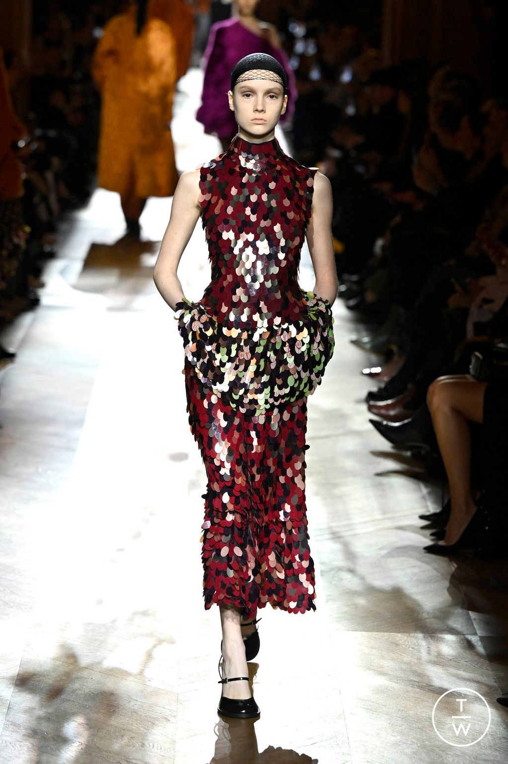 Fashion Week Paris Fall/Winter 2025 look 28 from the Dries Van Noten collection womenswear