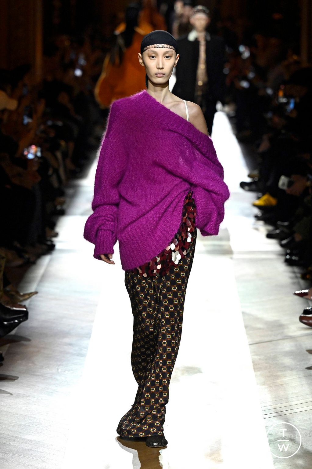 Fashion Week Paris Fall/Winter 2025 look 29 from the Dries Van Noten collection womenswear
