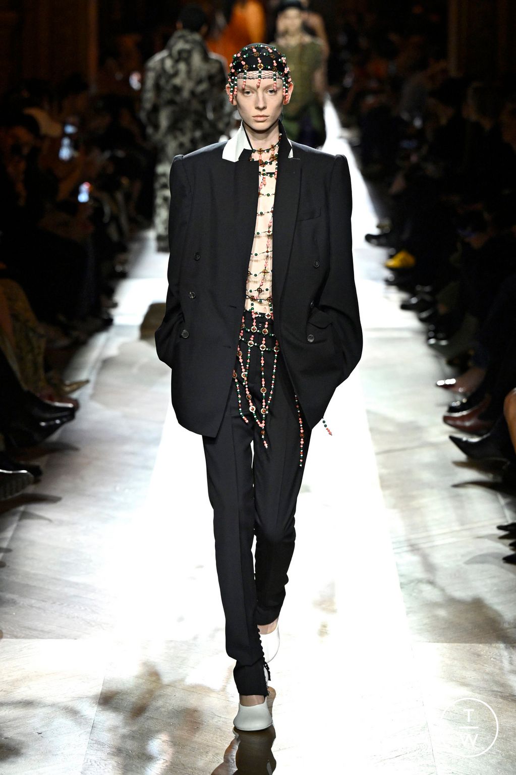 Fashion Week Paris Fall/Winter 2025 look 30 from the Dries Van Noten collection womenswear