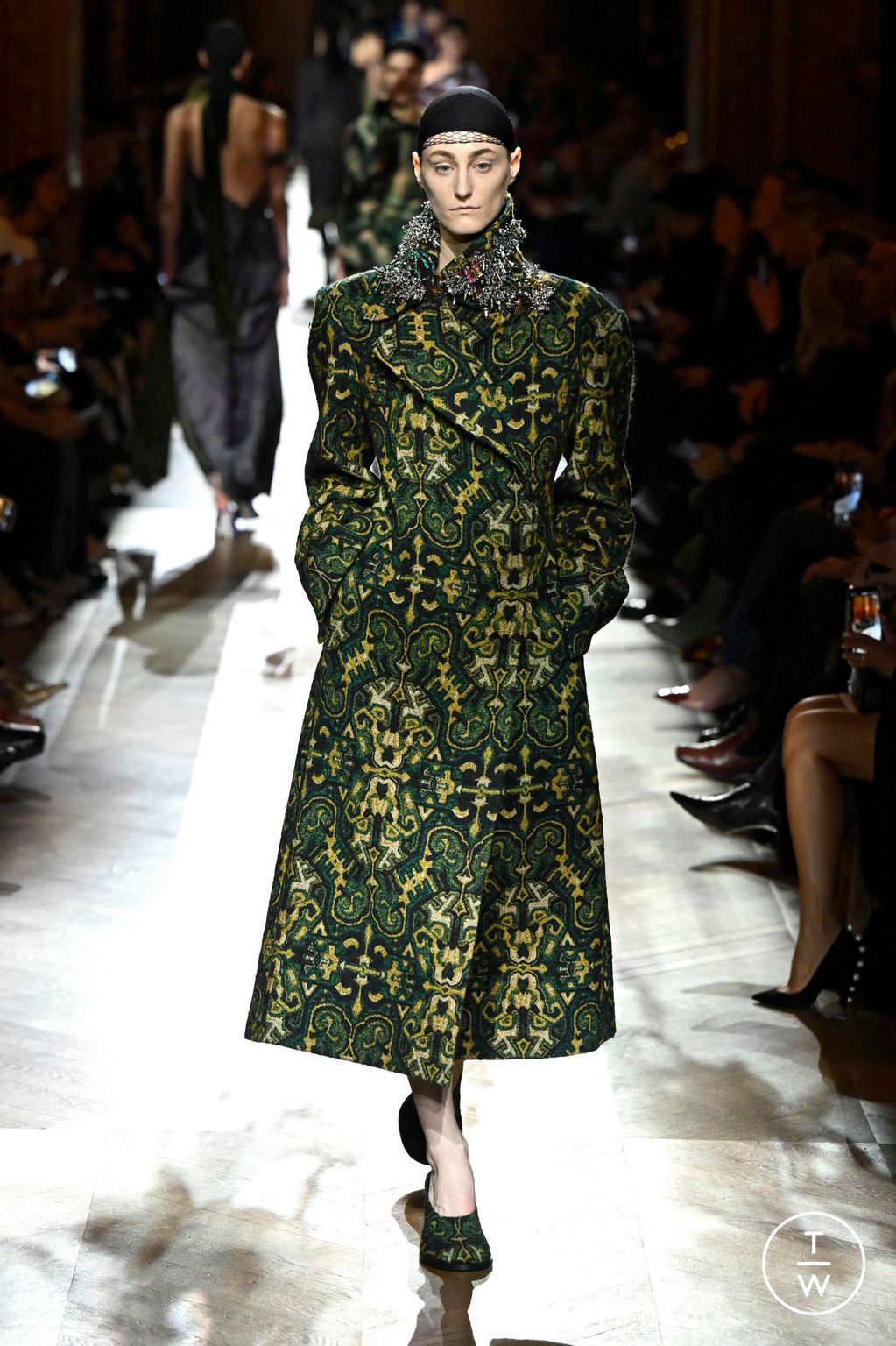 Fashion Week Paris Fall/Winter 2025 look 39 from the Dries Van Noten collection womenswear