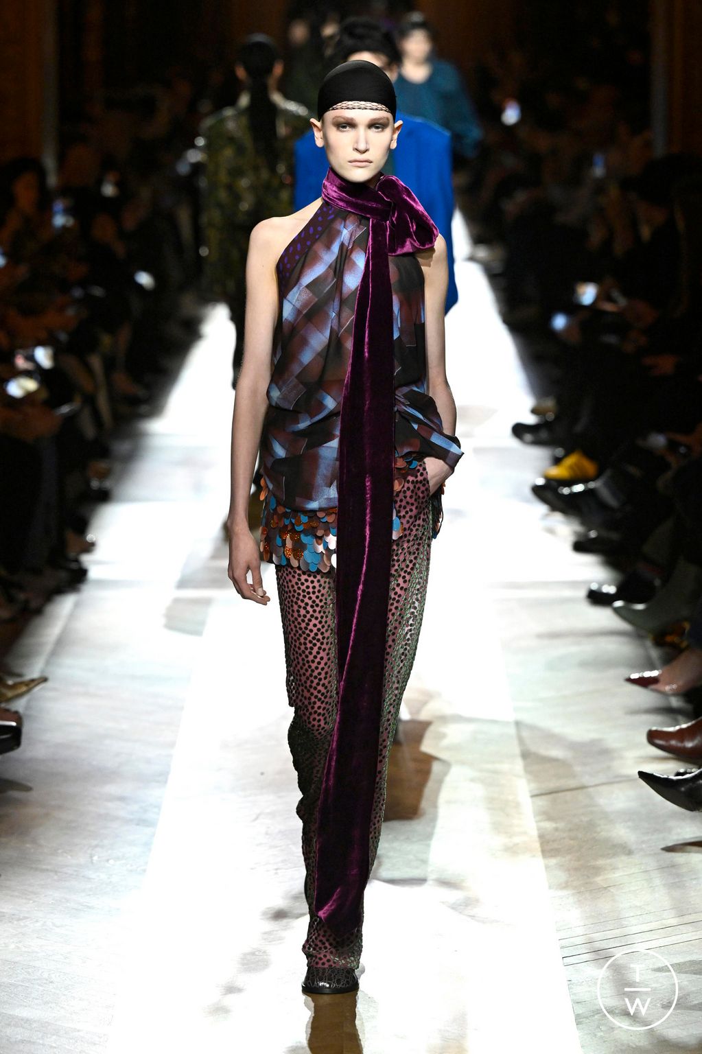 Fashion Week Paris Fall/Winter 2025 look 42 from the Dries Van Noten collection womenswear