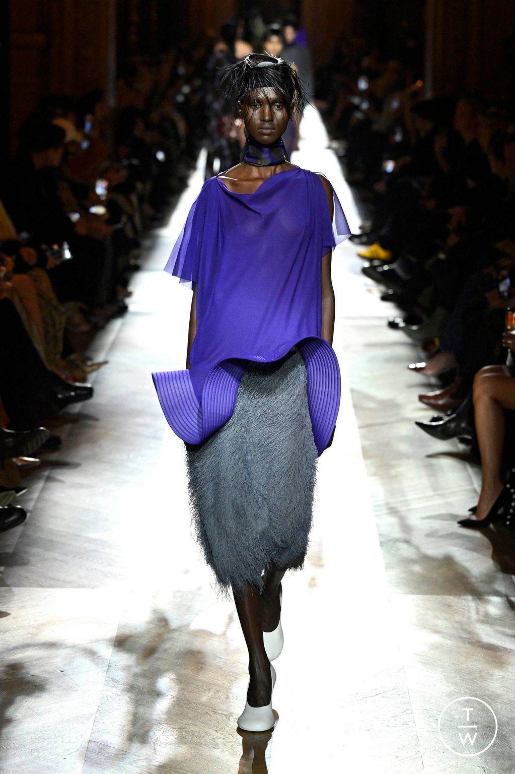 Fashion Week Paris Fall/Winter 2025 look 46 from the Dries Van Noten collection womenswear