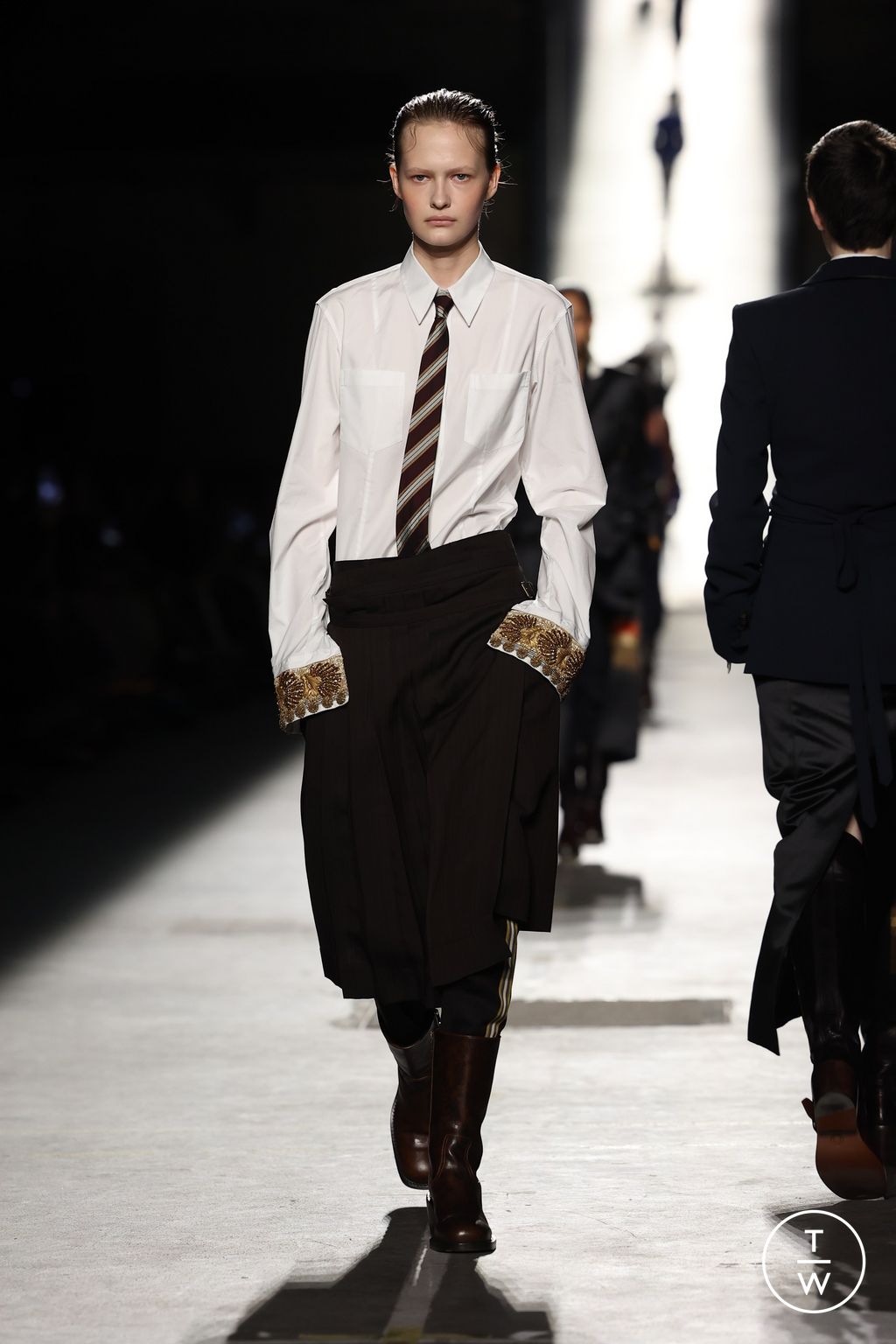 Fashion Week Paris Fall/Winter 2026 look 3 from the Dries Van Noten collection womenswear