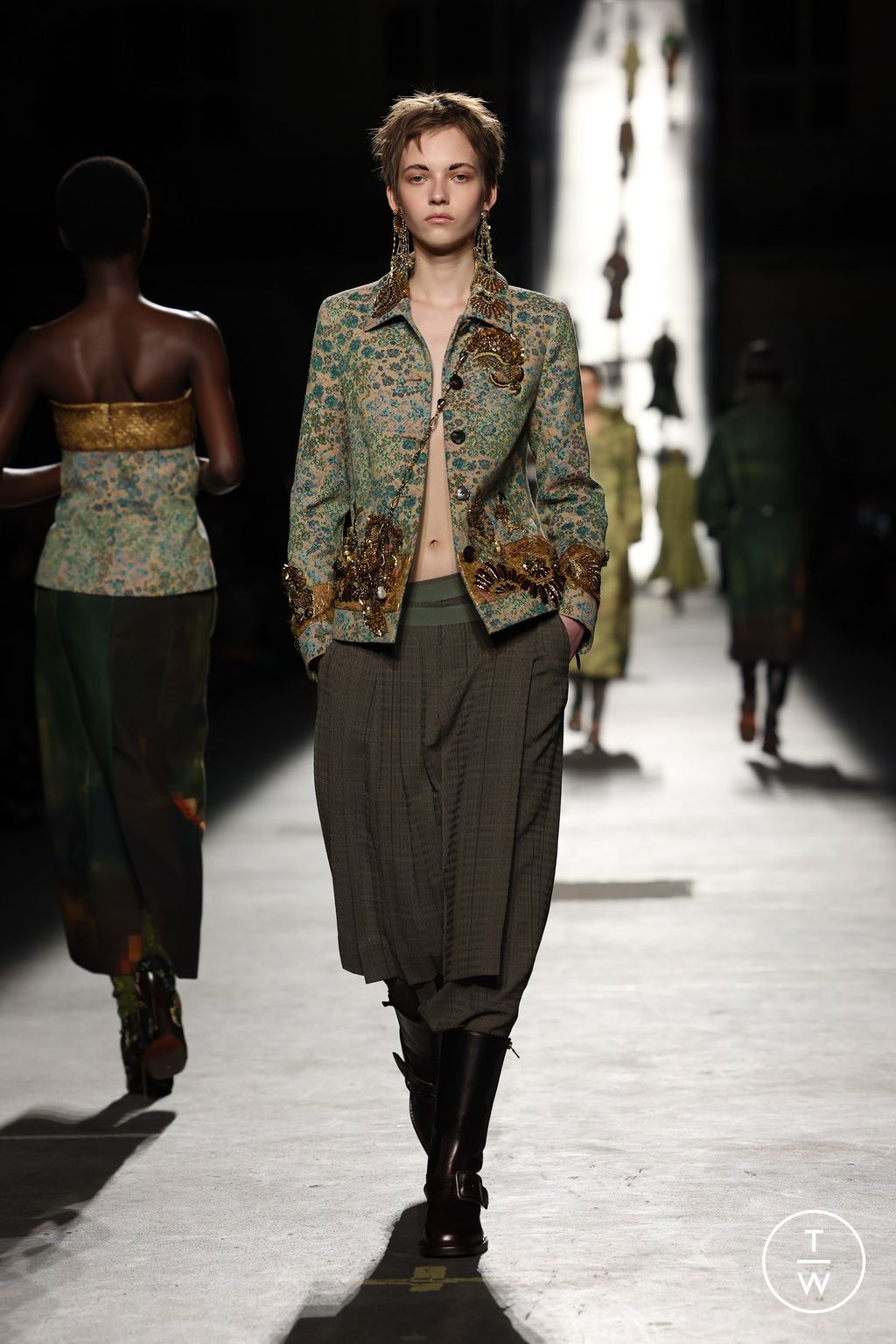 Fashion Week Paris Fall/Winter 2026 look 16 from the Dries Van Noten collection womenswear