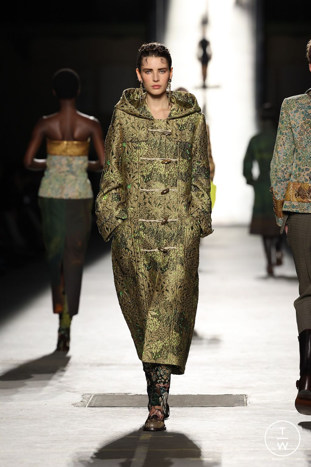 Fashion Week Paris Fall/Winter 2026 look 17 from the Dries Van Noten collection womenswear