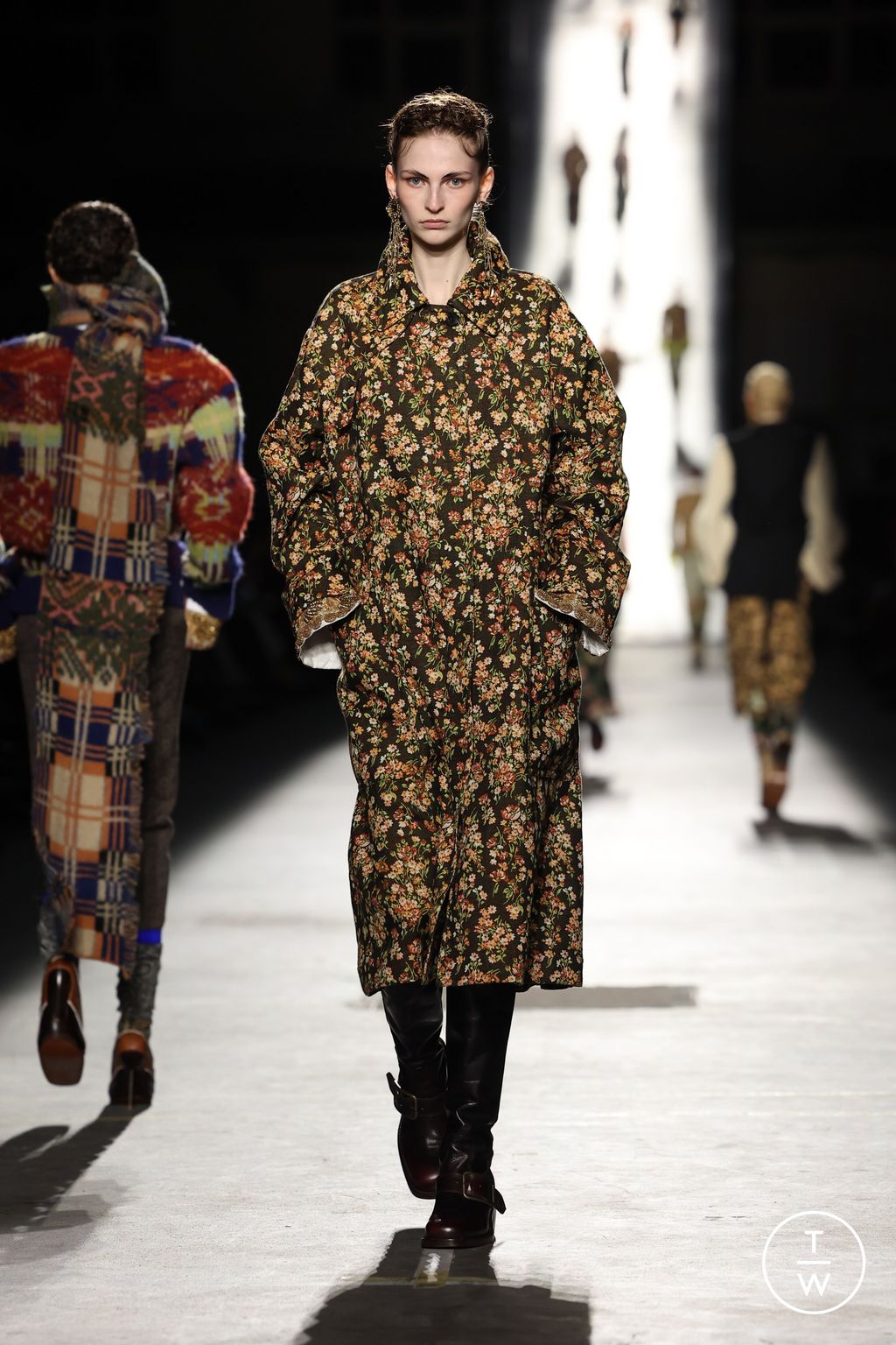 Fashion Week Paris Fall/Winter 2026 look 22 from the Dries Van Noten collection womenswear