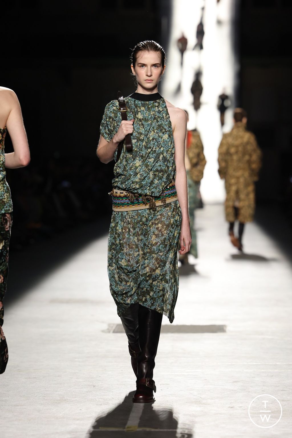 Fashion Week Paris Fall/Winter 2026 look 24 from the Dries Van Noten collection womenswear