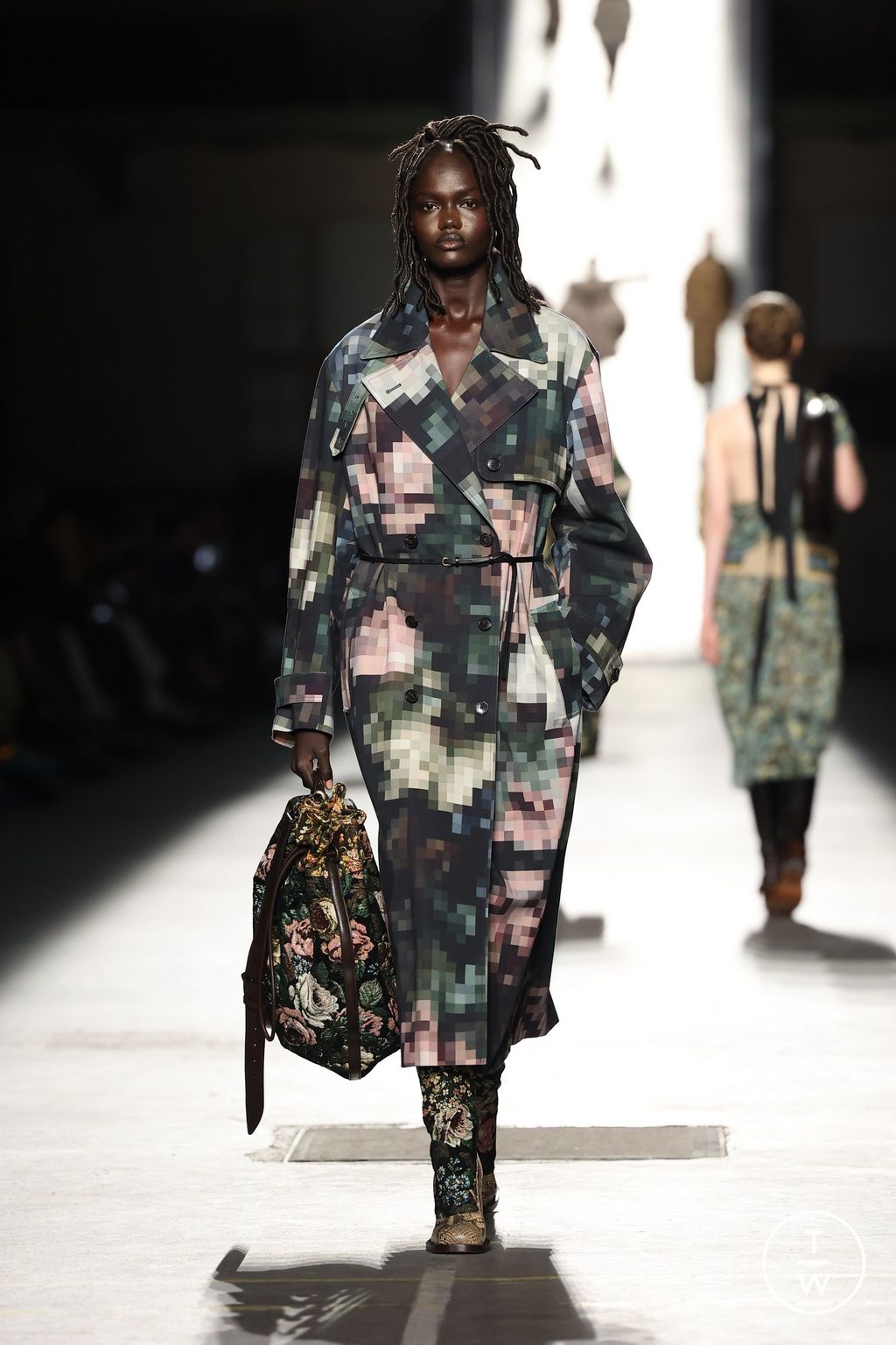 Fashion Week Paris Fall/Winter 2026 look 26 from the Dries Van Noten collection womenswear