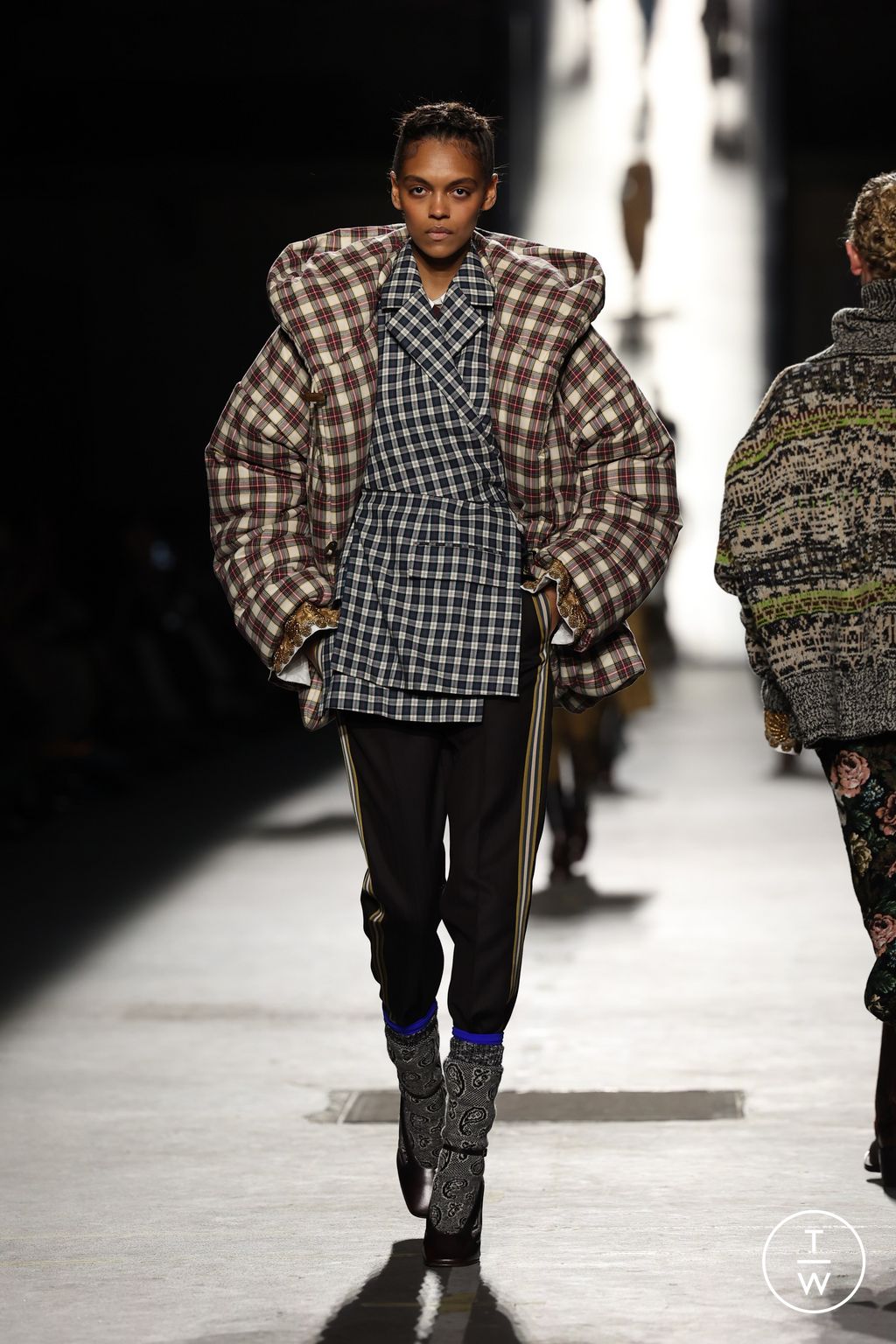 Fashion Week Paris Fall/Winter 2026 look 29 from the Dries Van Noten collection womenswear