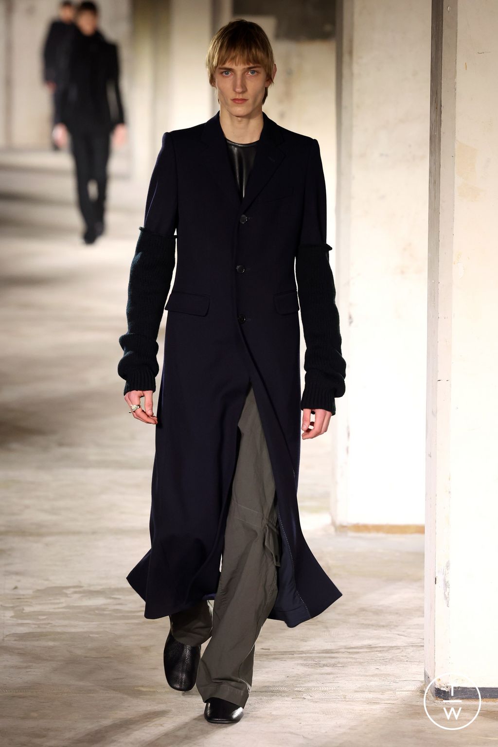 Fashion Week Paris Fall/Winter 2024 look 1 de la collection Dries Van Noten menswear