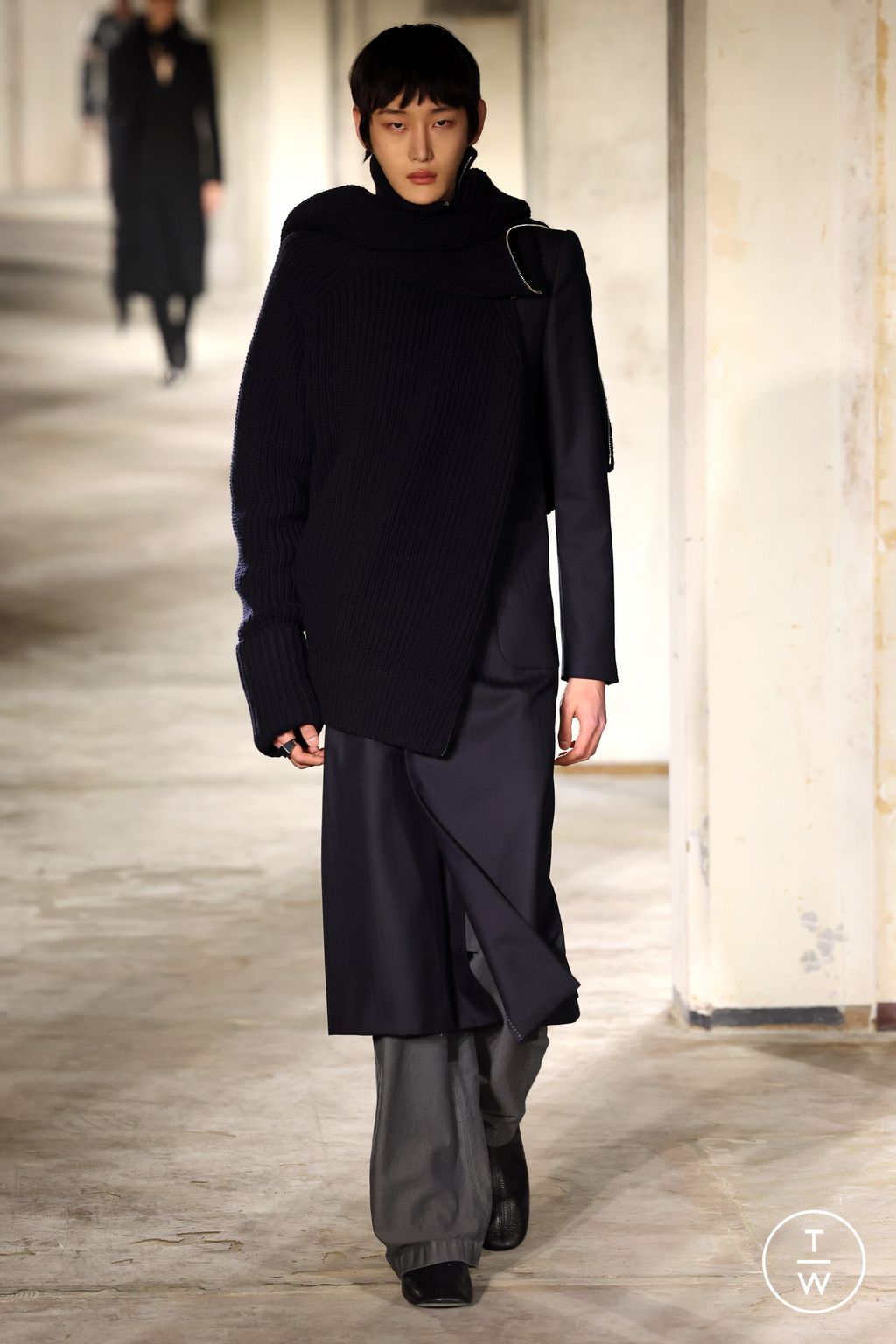 Fashion Week Paris Fall/Winter 2024 look 3 from the Dries Van Noten collection menswear