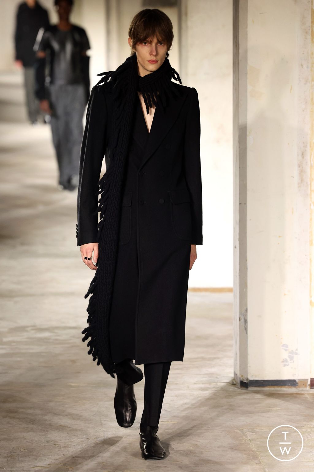 Fashion Week Paris Fall/Winter 2024 look 4 de la collection Dries Van Noten menswear