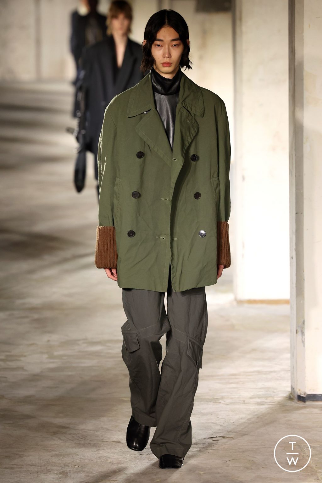 Fashion Week Paris Fall/Winter 2024 look 8 from the Dries Van Noten collection 男装