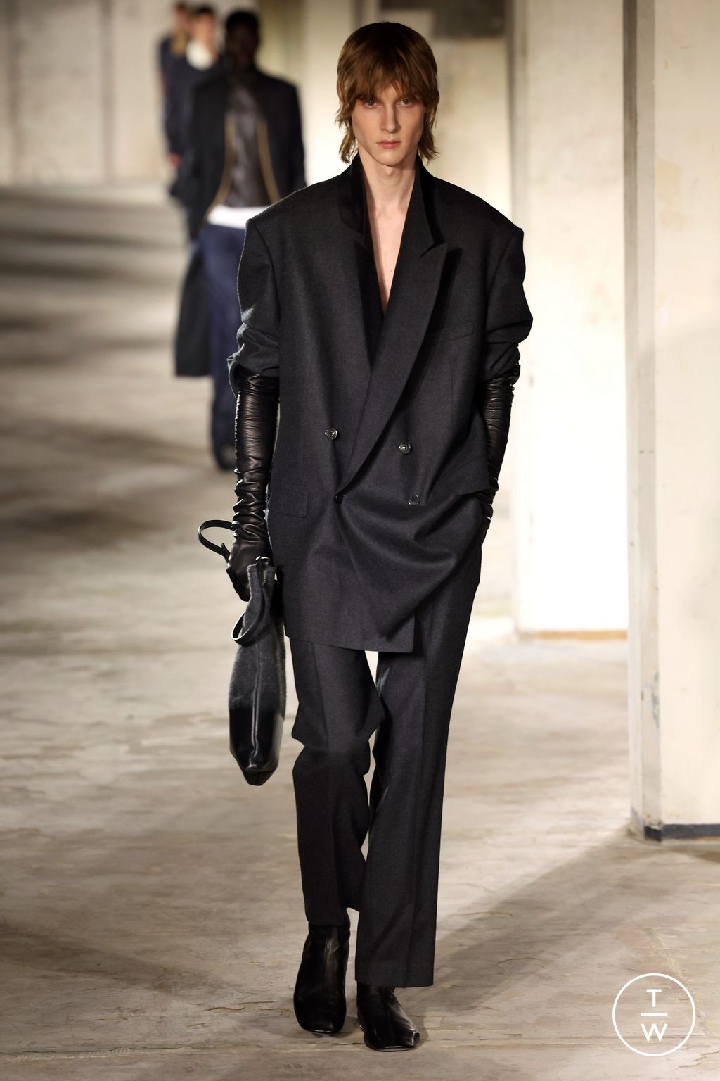 Fashion Week Paris Fall/Winter 2024 look 9 from the Dries Van Noten collection 男装