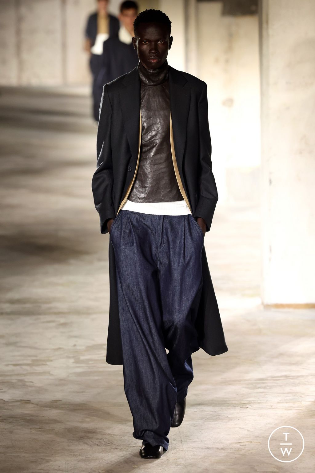 Fashion Week Paris Fall/Winter 2024 look 10 from the Dries Van Noten collection 男装