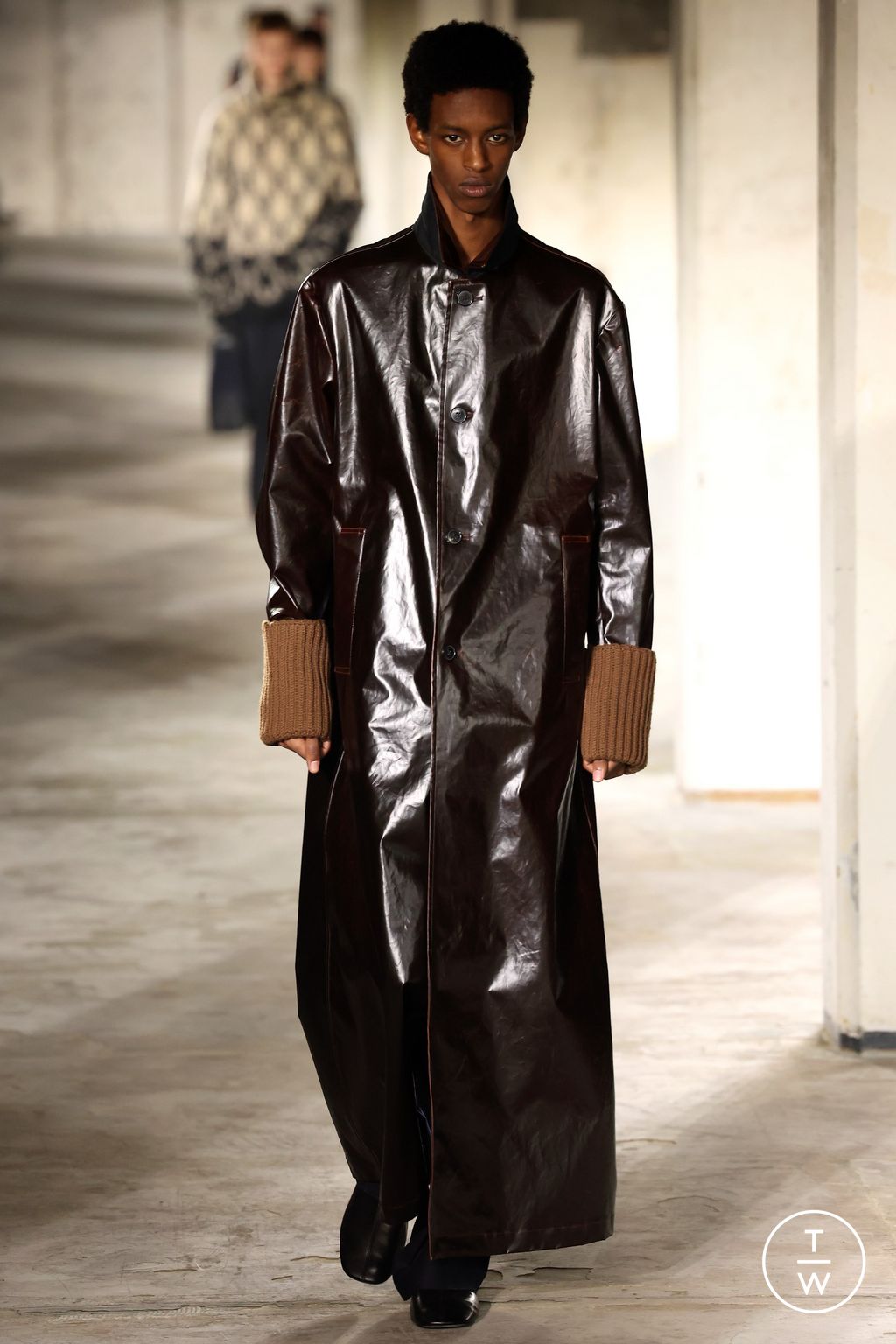 Fashion Week Paris Fall/Winter 2024 look 13 from the Dries Van Noten collection menswear