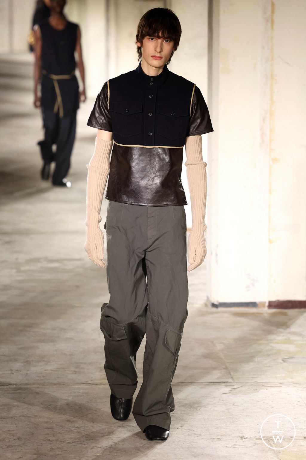 Fashion Week Paris Fall/Winter 2024 look 15 from the Dries Van Noten collection 男装