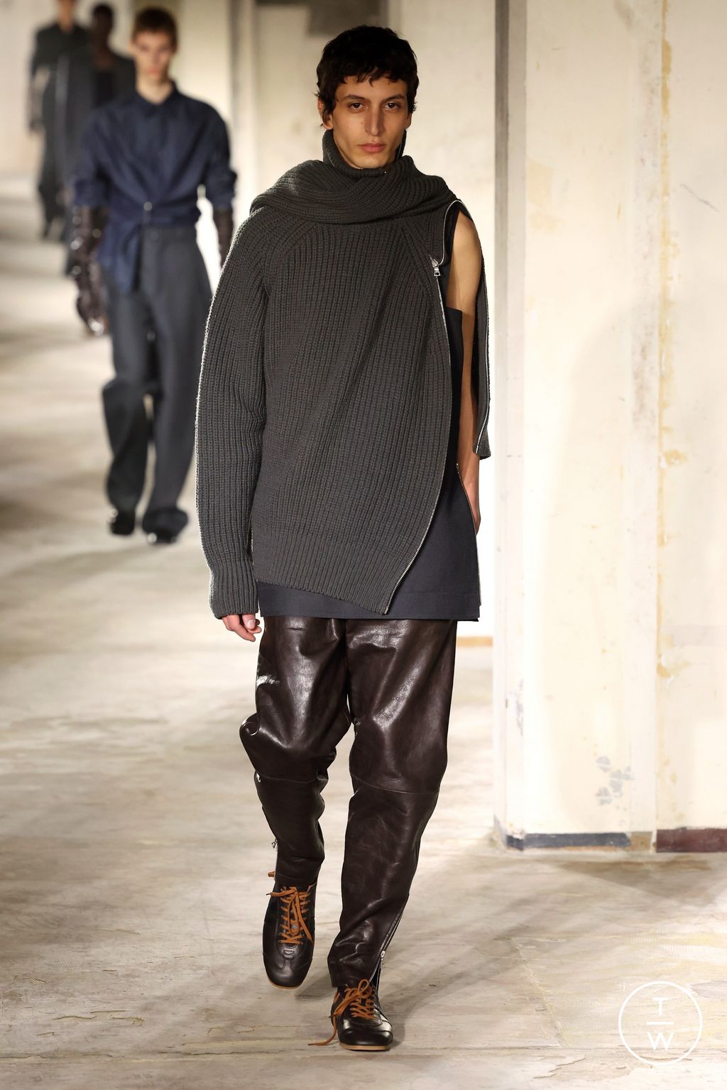 Fashion Week Paris Fall/Winter 2024 look 23 from the Dries Van Noten collection menswear